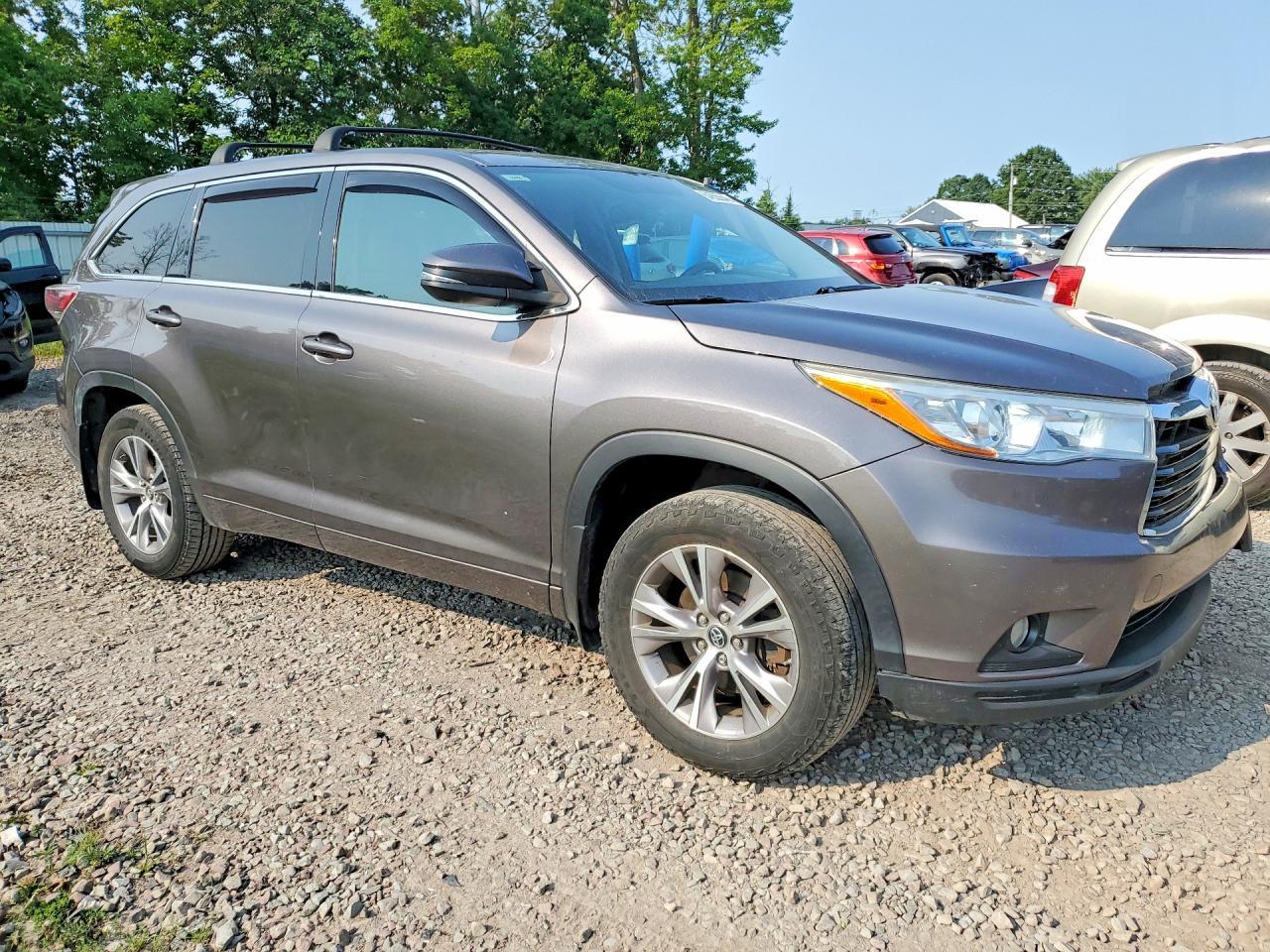 2016 Toyota Highlander Le Plus - zdjęcie 4