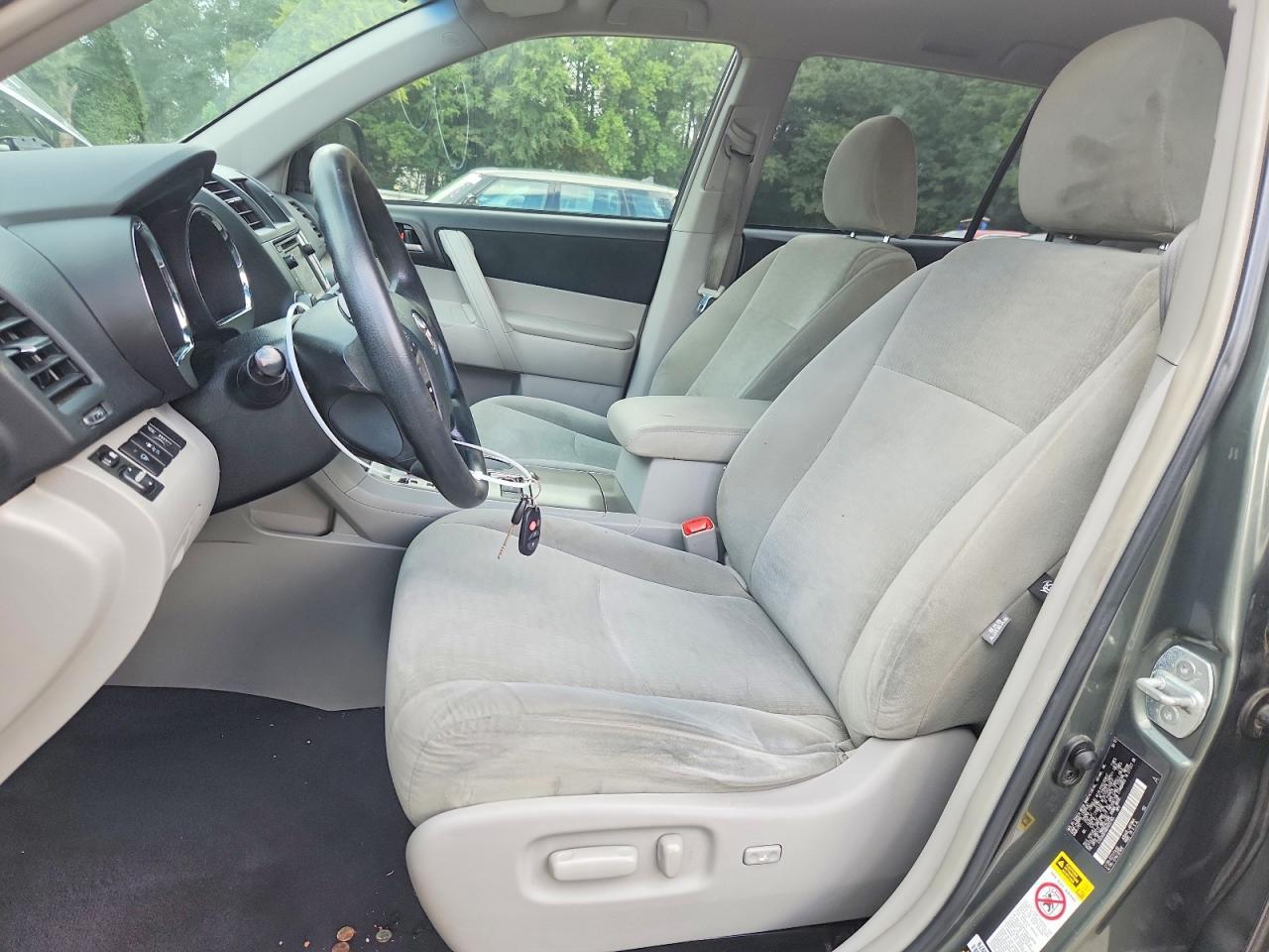 2013 Toyota Highlander Plus - zdjęcie 7