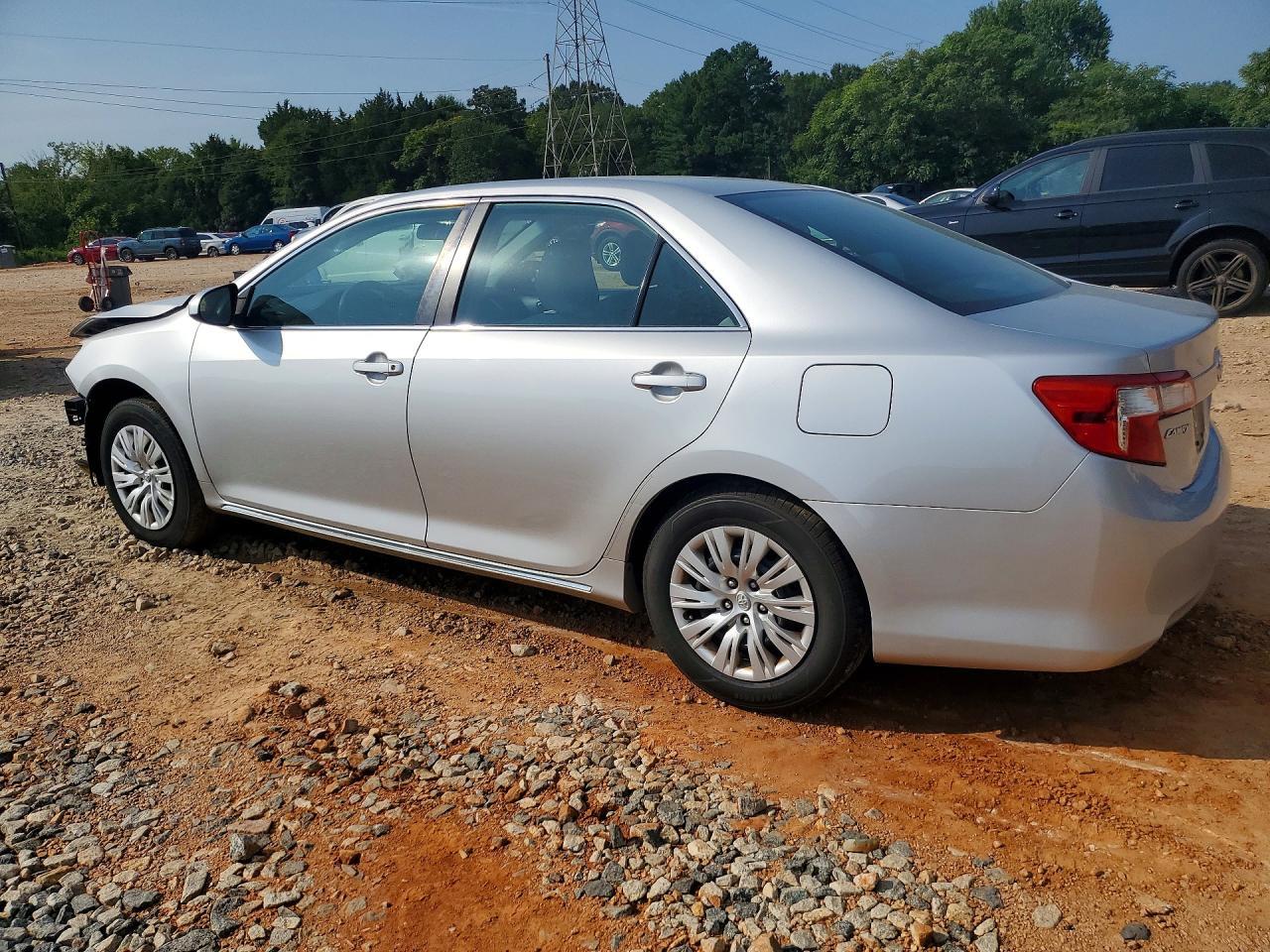2013 Toyota Camry Le - zdjęcie 2