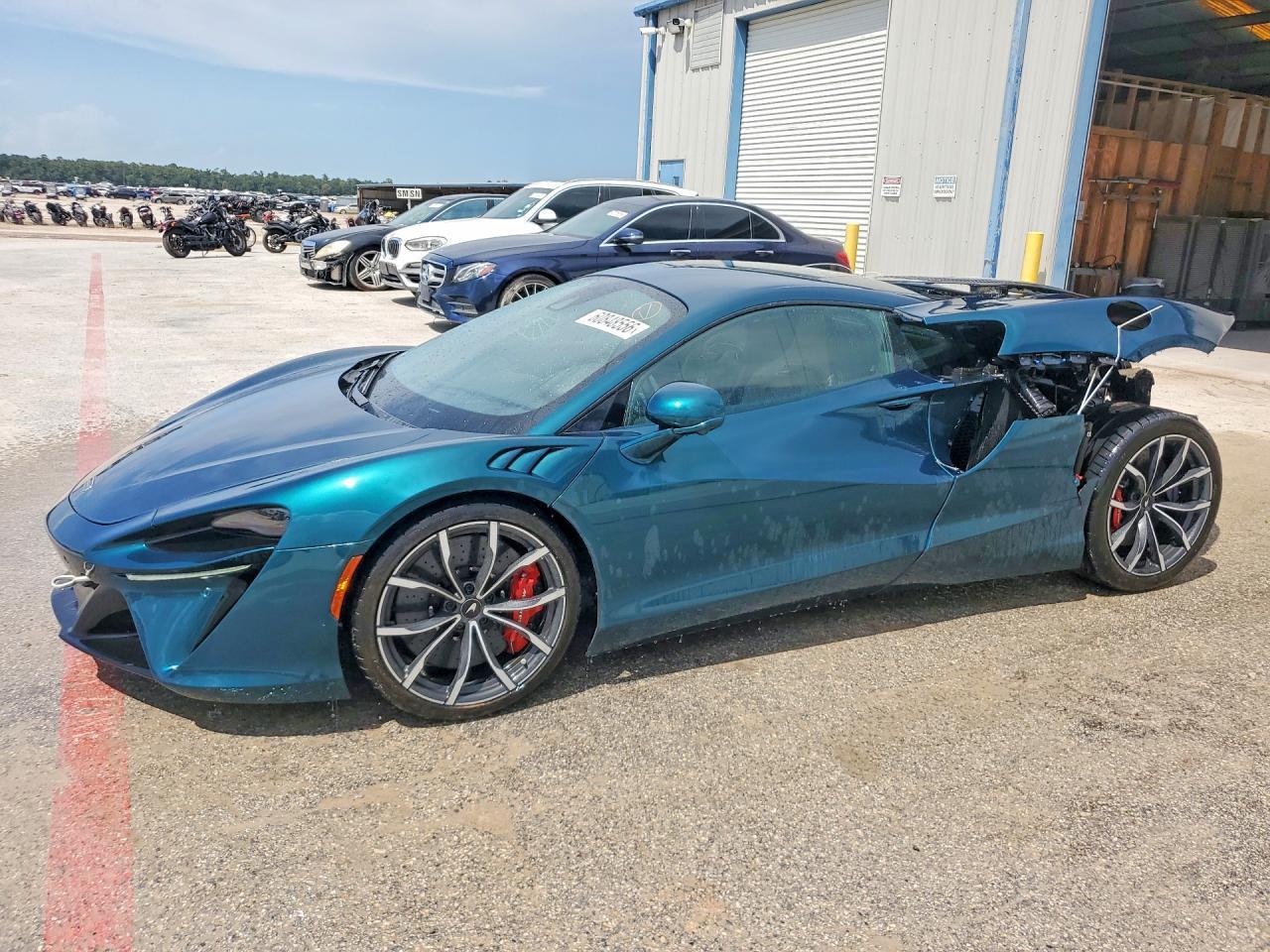 2023 McLaren Artura