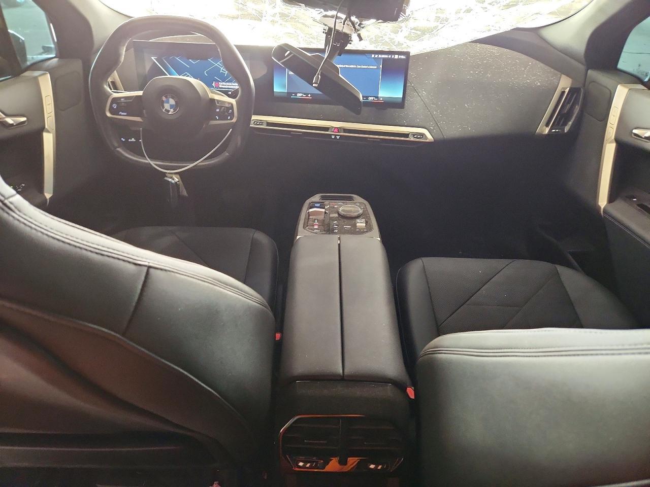 2022 BMW Ix xDrive50 - zdjęcie 8