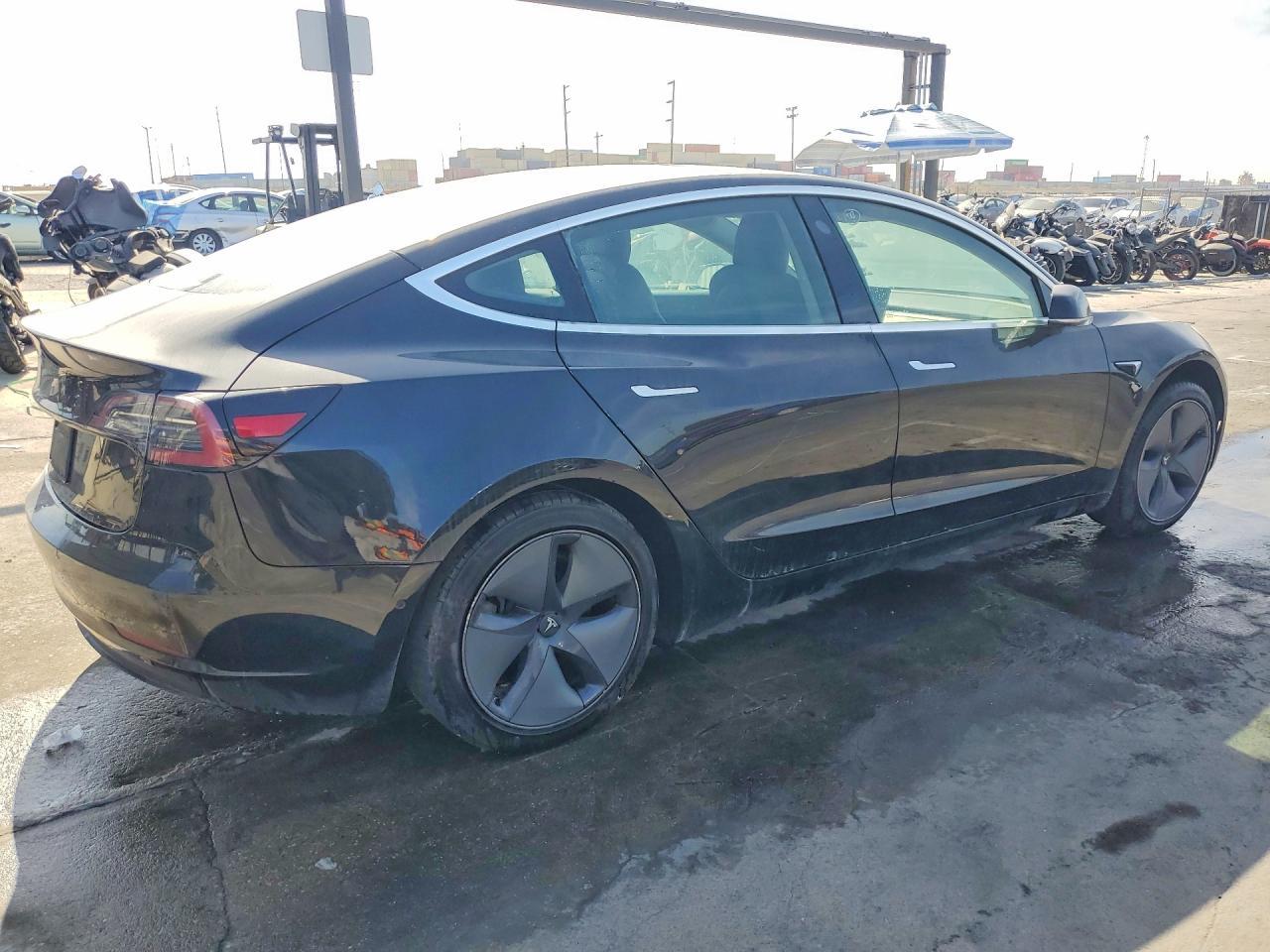2020 Tesla Model 3 - zdjęcie 3