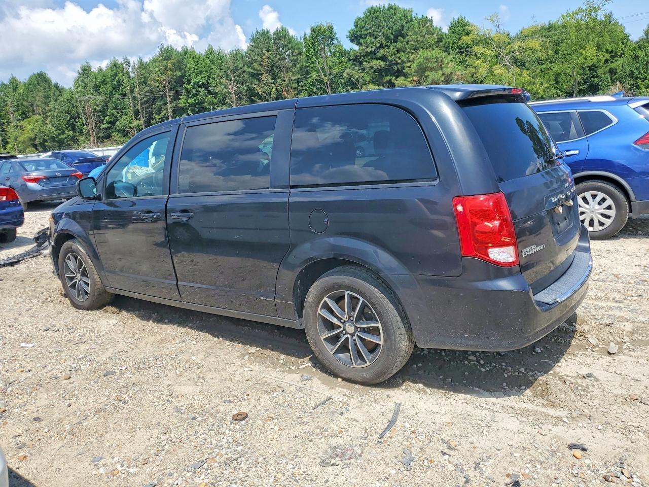 2019 Dodge Grand Caravan Gt - zdjęcie 2