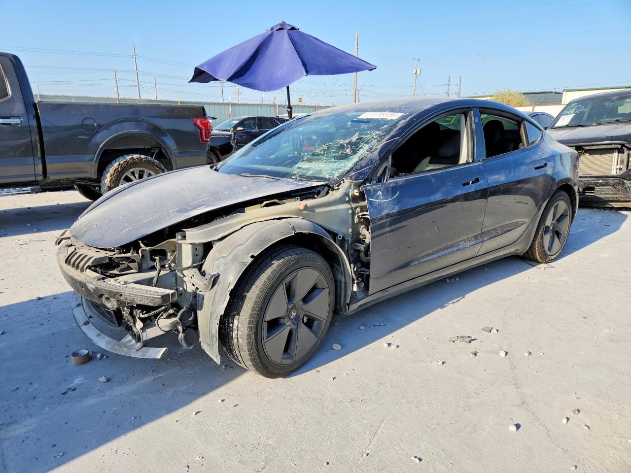 2022 Tesla Model 3 - zdjęcie główne