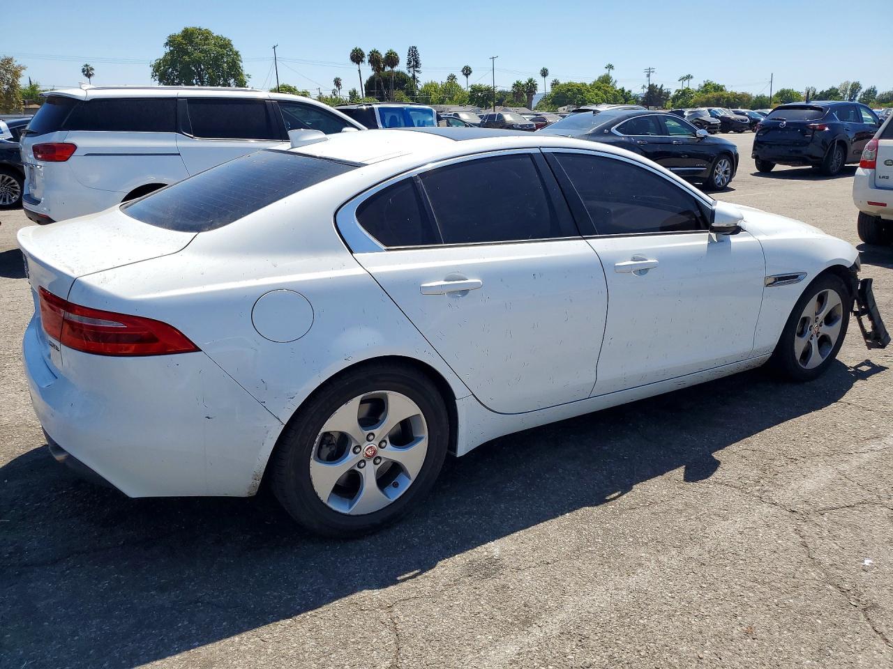 2018 Jaguar Xe - zdjęcie 3