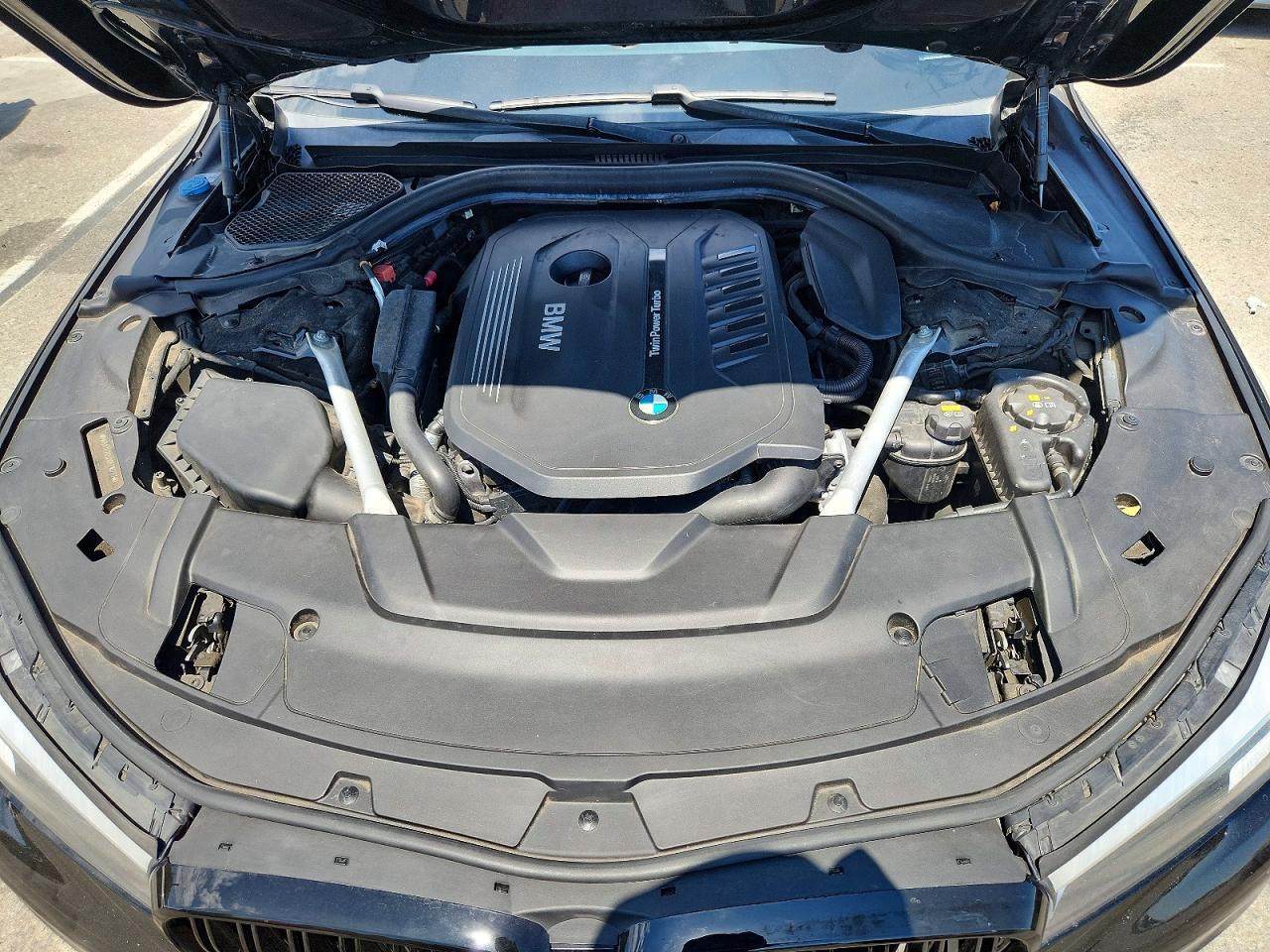 2019 BMW 740 I - zdjęcie 11