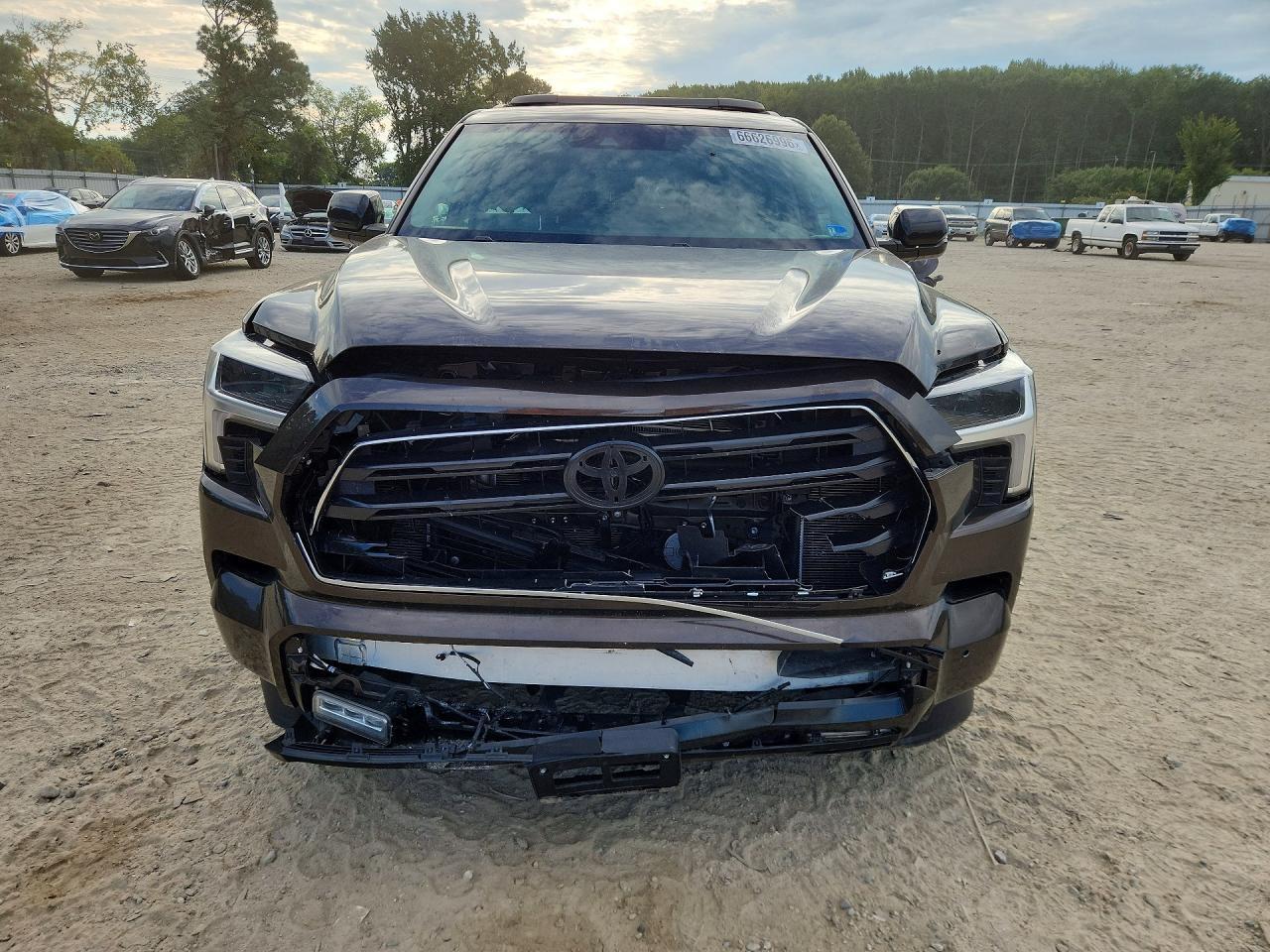2024 Toyota Sequoia Limited - zdjęcie 5