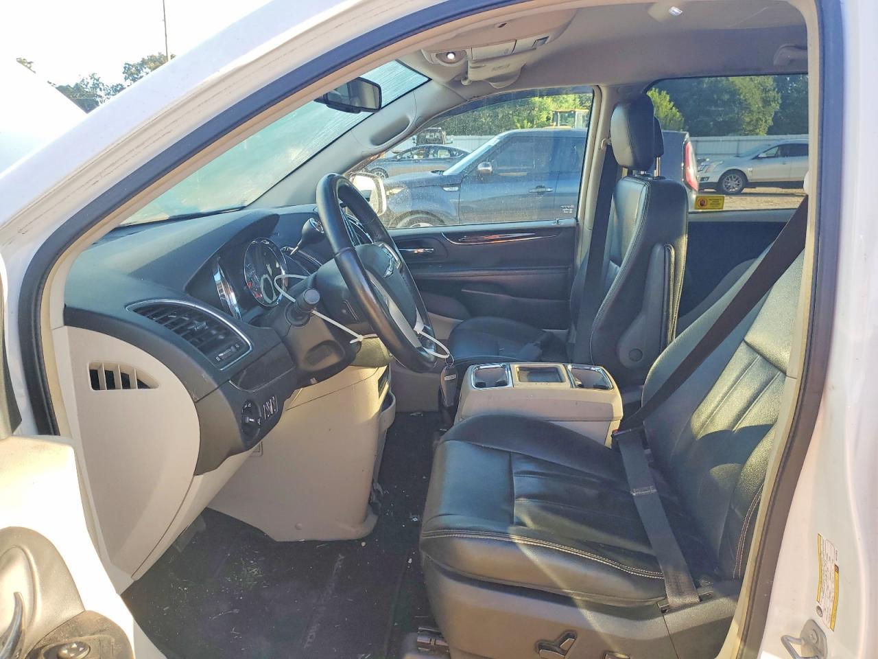 2016 Chrysler Town & Country Touring - zdjęcie 7