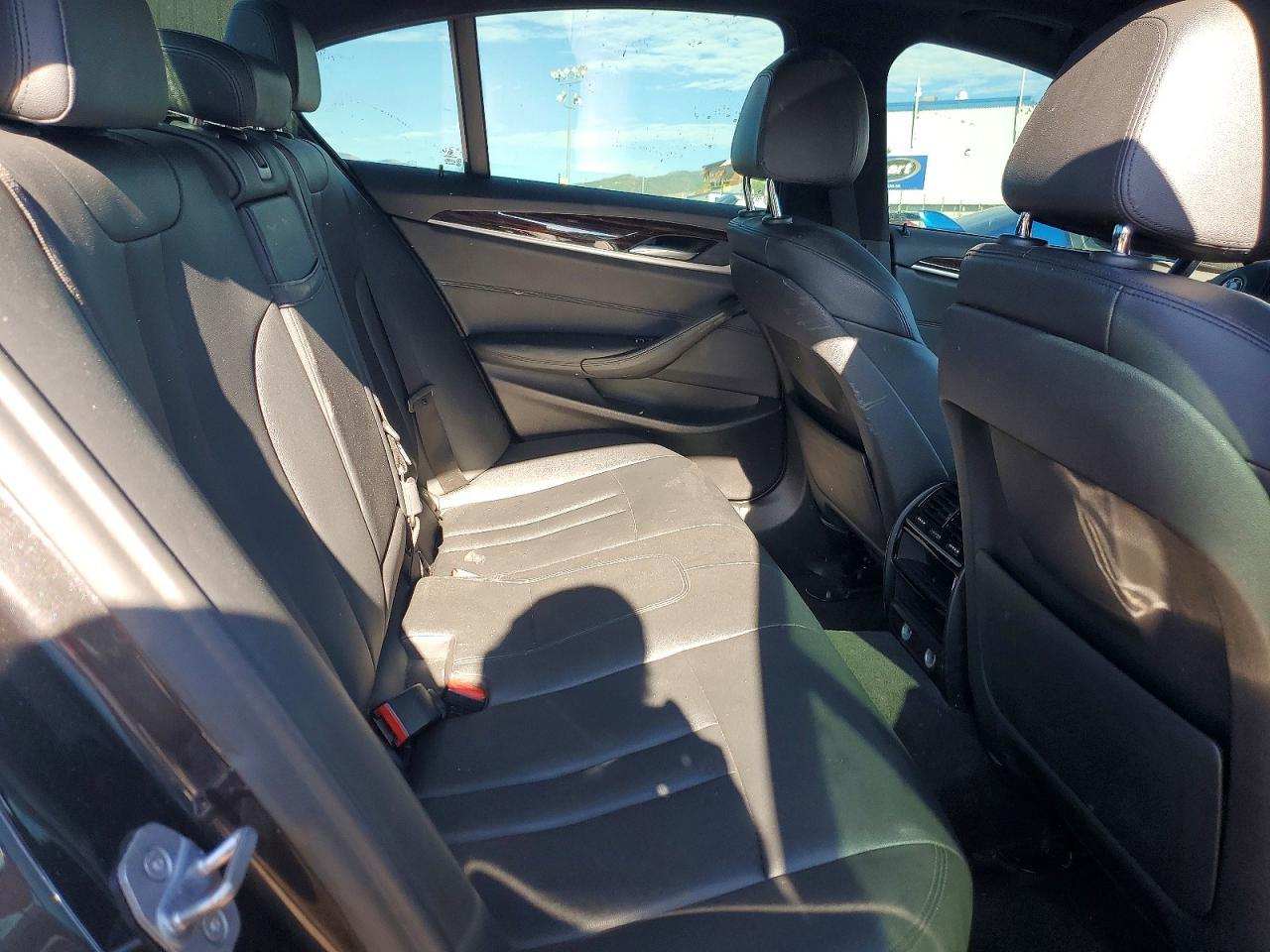2019 BMW 530 I - zdjęcie 10