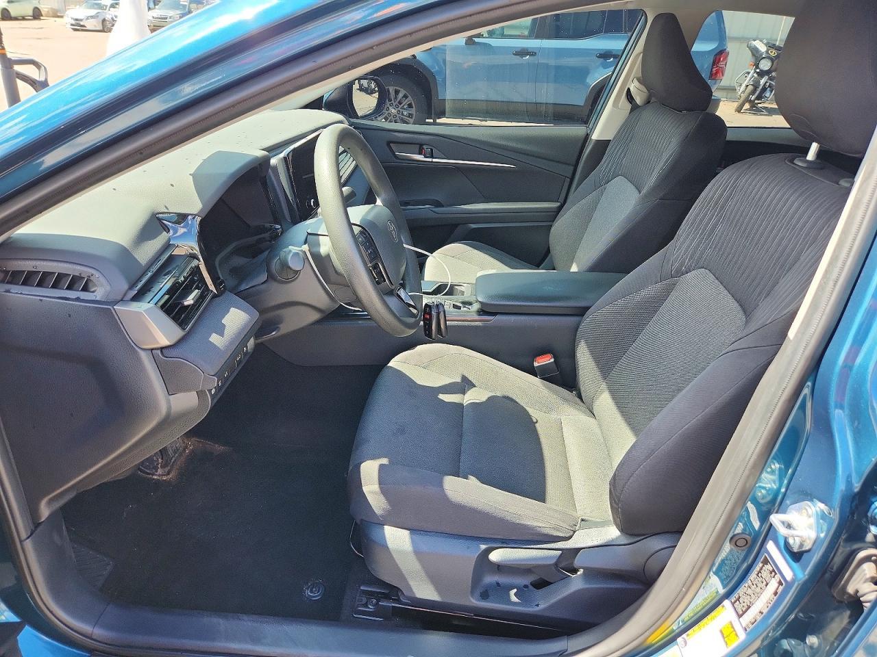 2025 Toyota Camry Le - zdjęcie 7