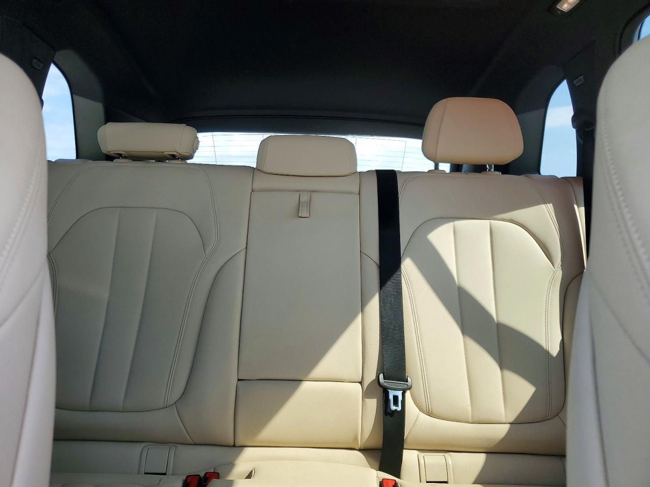 2021 BMW X5 xDrive40I - zdjęcie 10