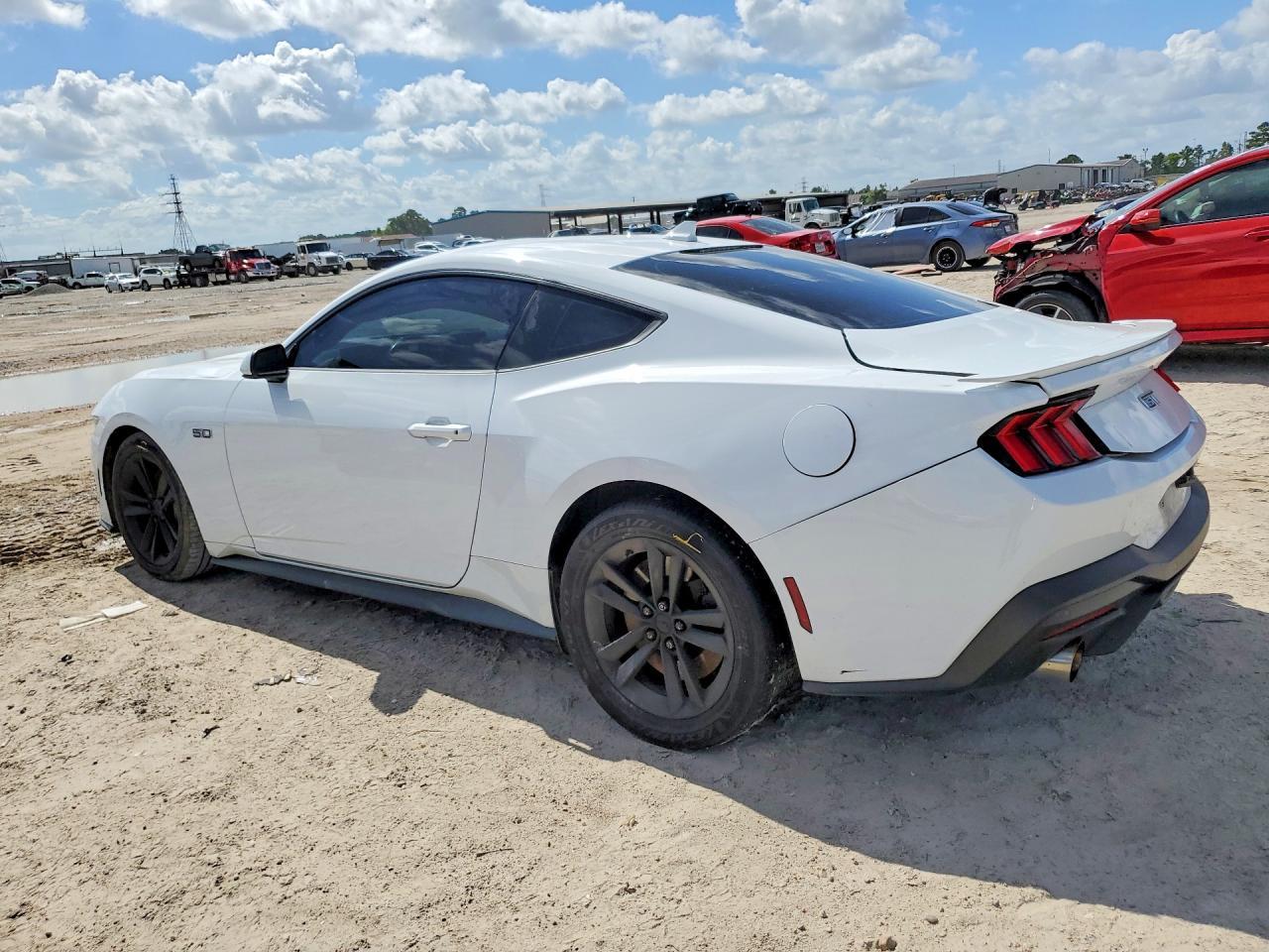 2024 Ford Mustang Gt - zdjęcie 2