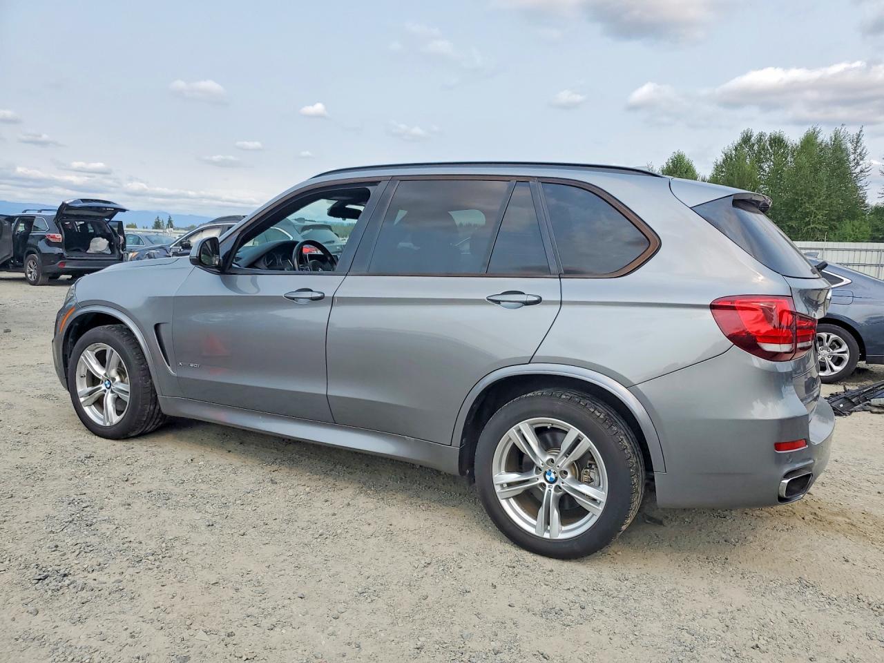 2015 BMW X5 xDrive50I - zdjęcie 2
