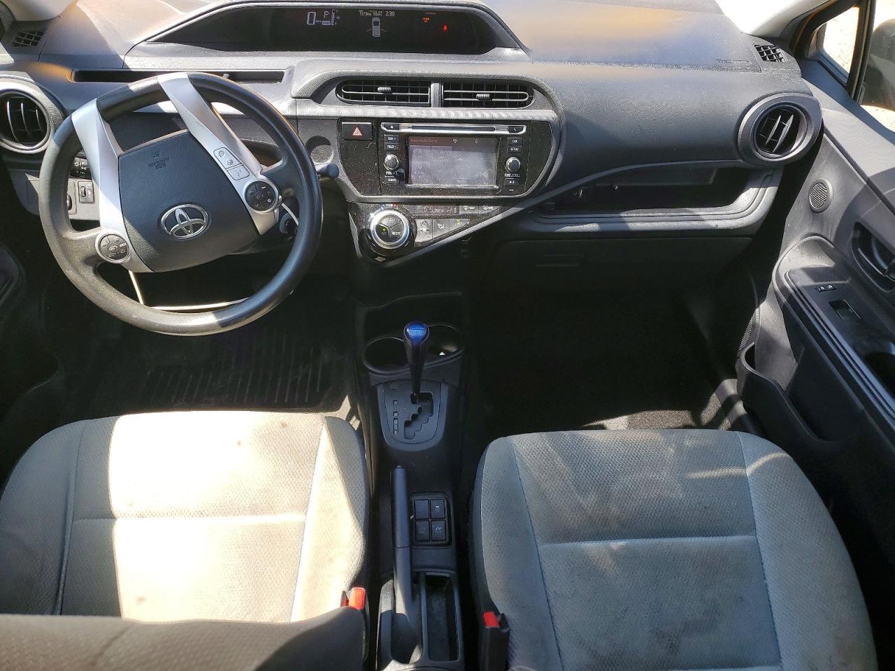 2015 Toyota Prius C One - zdjęcie 8