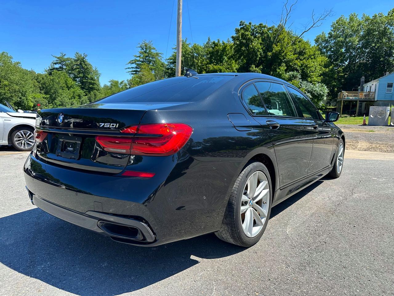 2019 BMW 750 I - zdjęcie 3