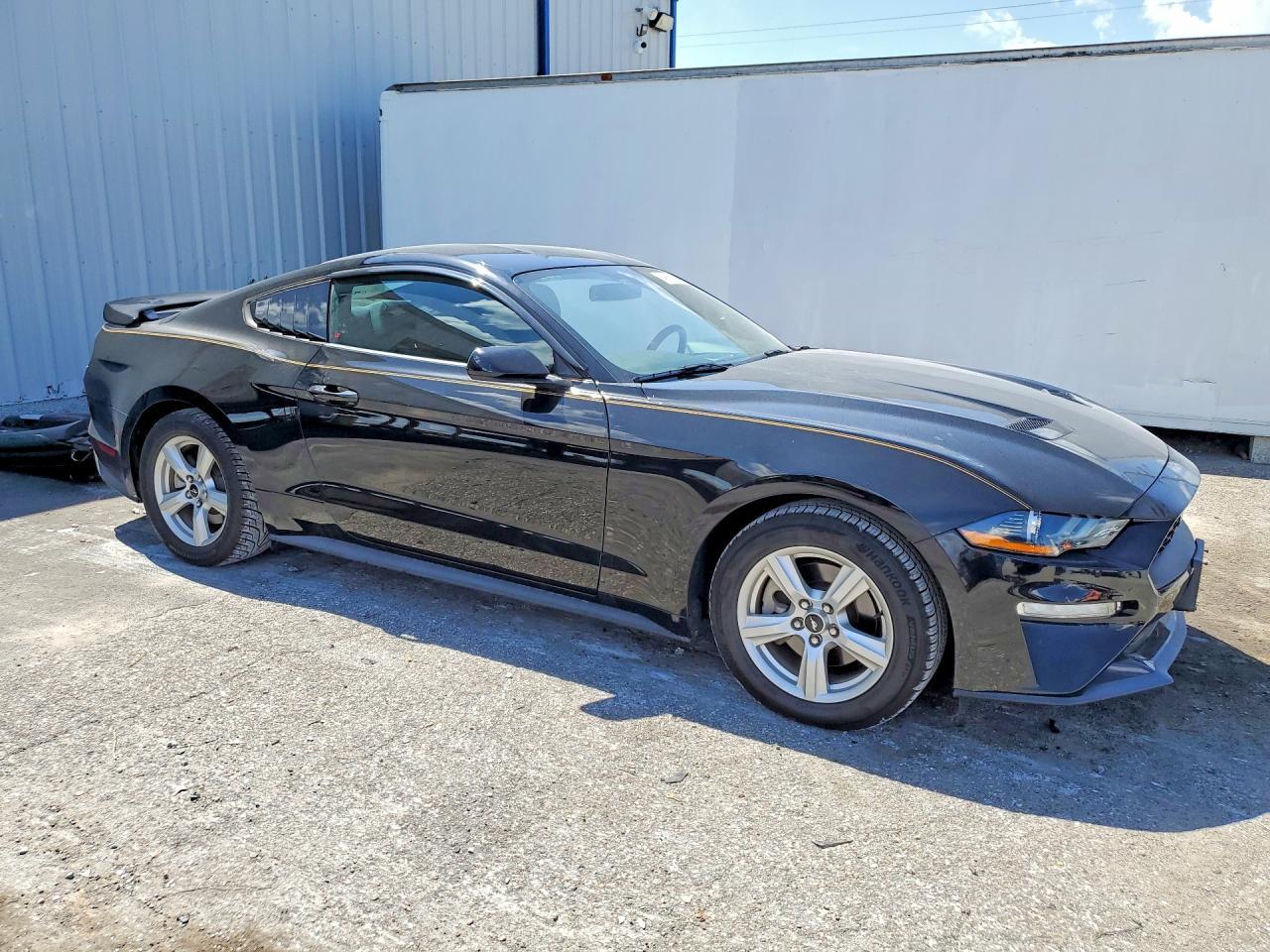 2019 Ford Mustang - zdjęcie 4