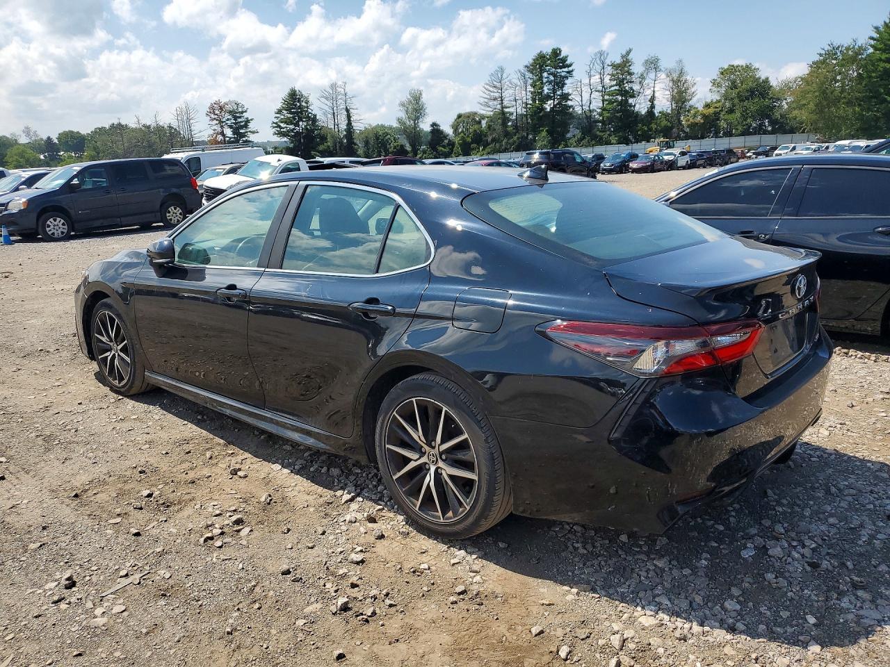 2021 Toyota Camry Se - zdjęcie 2