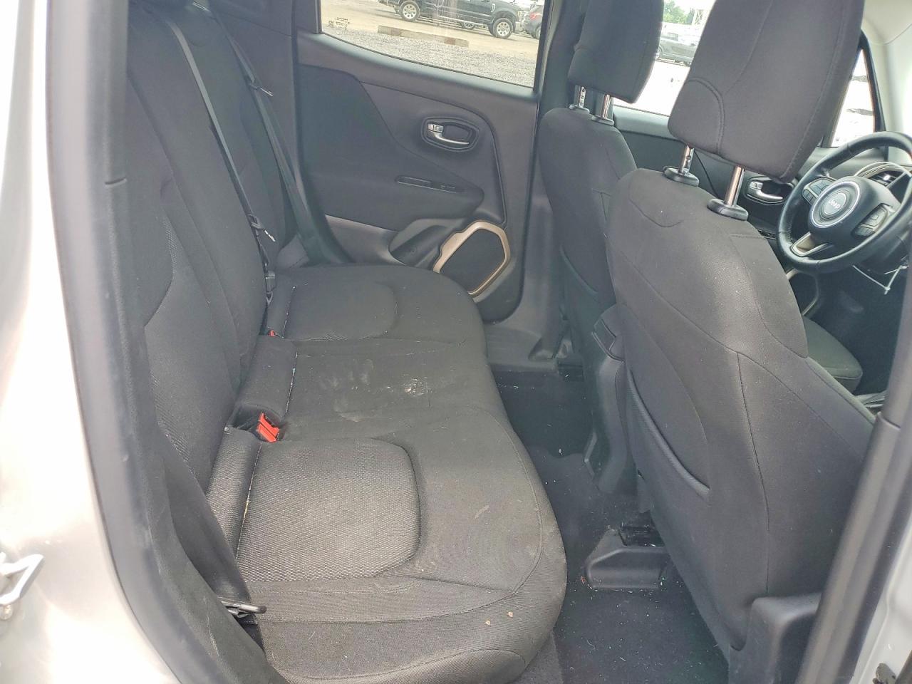 2015 Jeep Renegade - zdjęcie 11