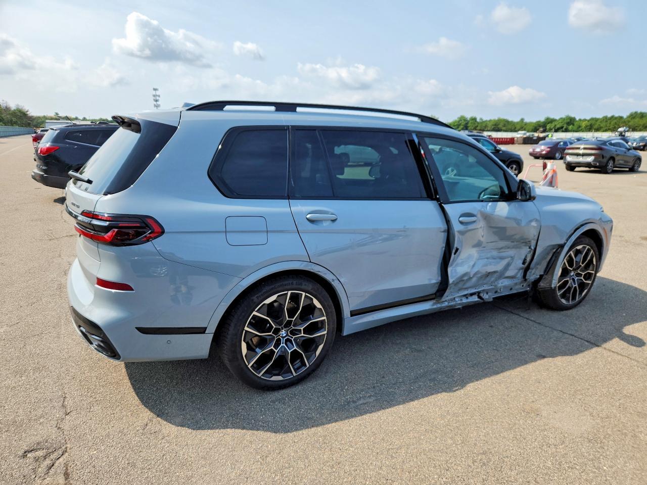 2026 BMW X7 xDrive40I - zdjęcie 3