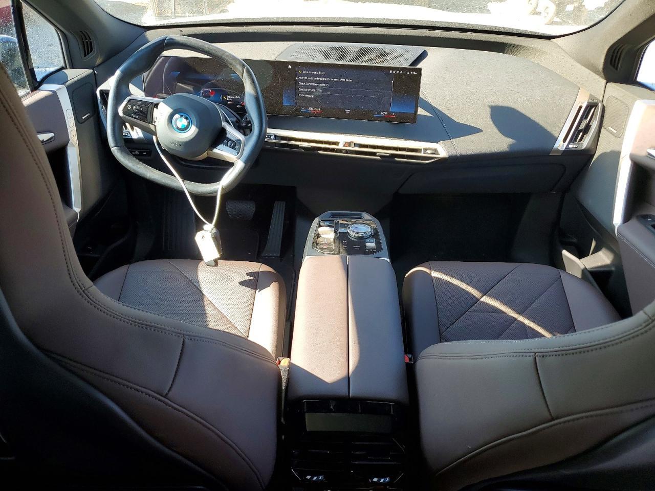 2023 BMW Ix xDrive50 - zdjęcie 8