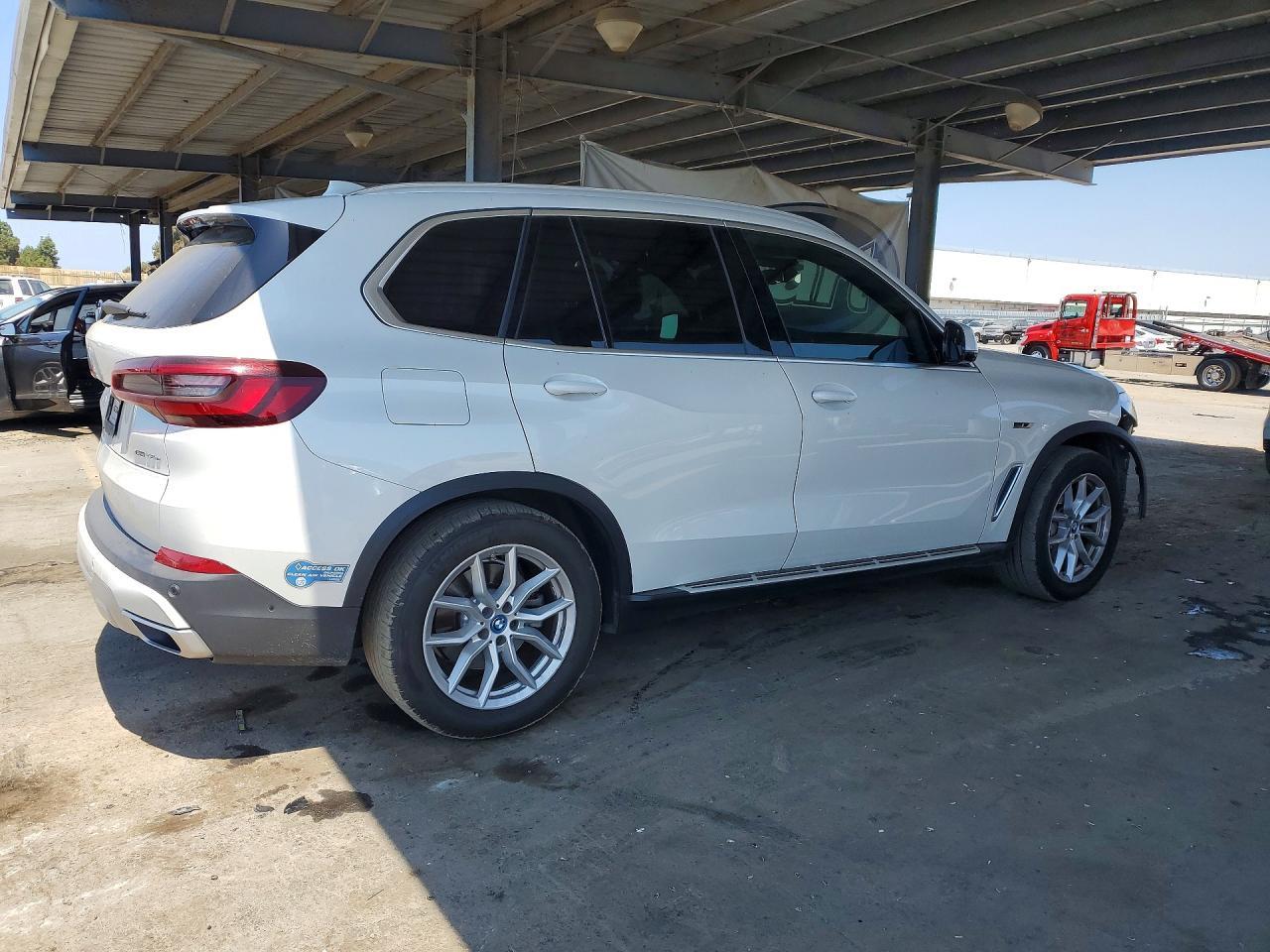 2022 BMW X5 xDrive45E - zdjęcie 3