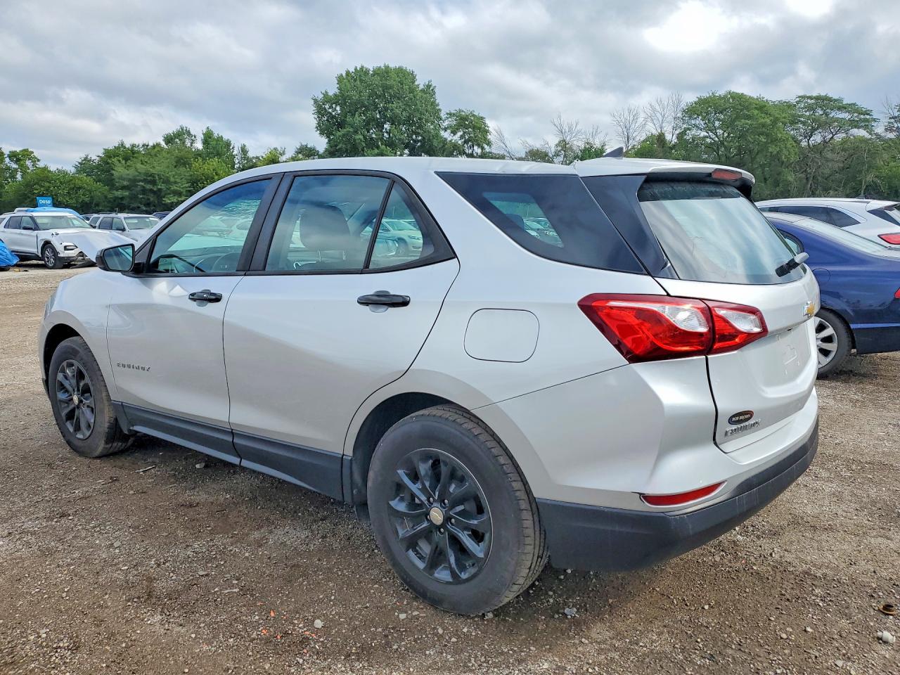 2020 Chevrolet Equinox Ls - zdjęcie 2