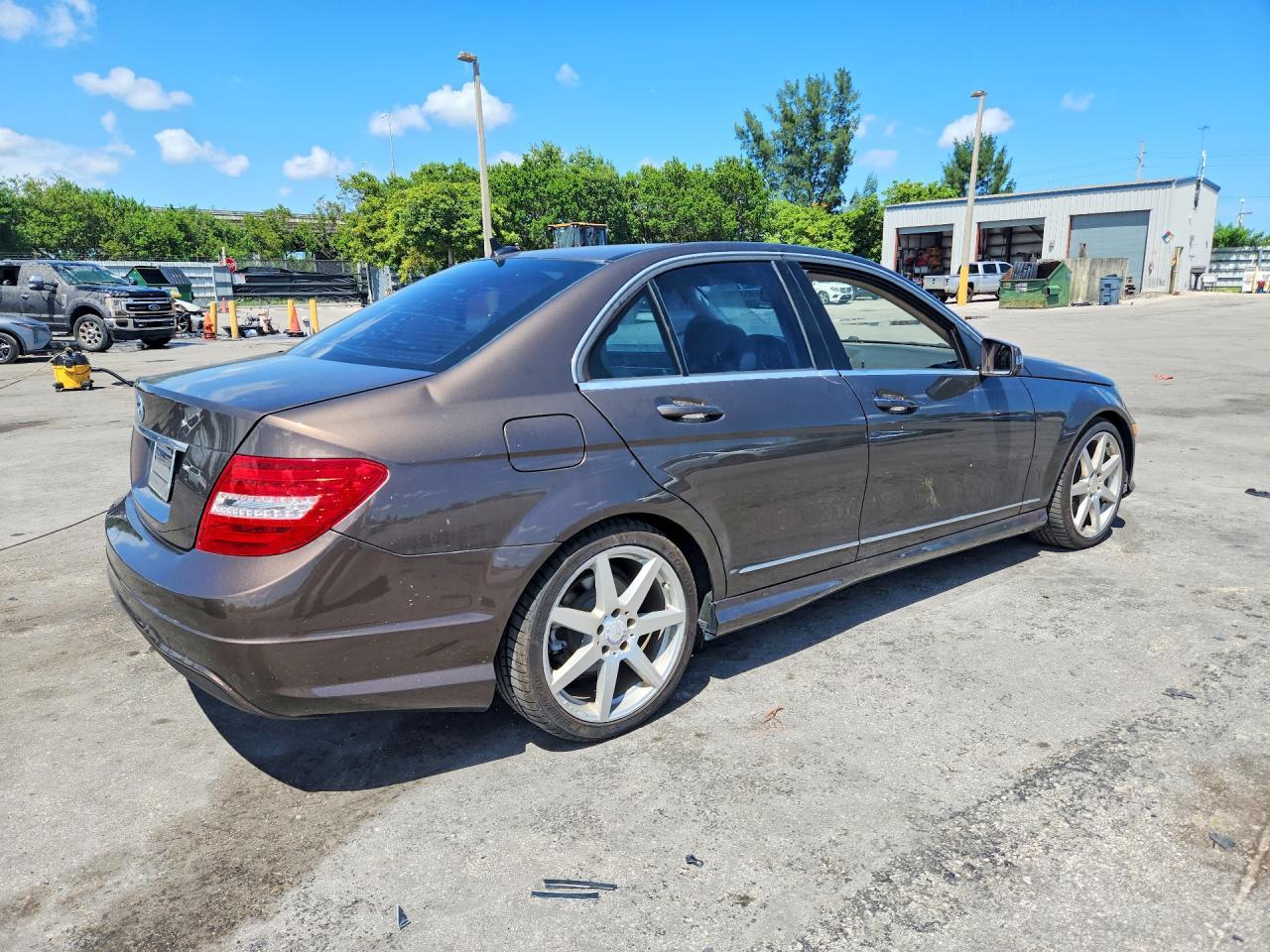 2013 Mercedes-Benz C 250 - zdjęcie 3