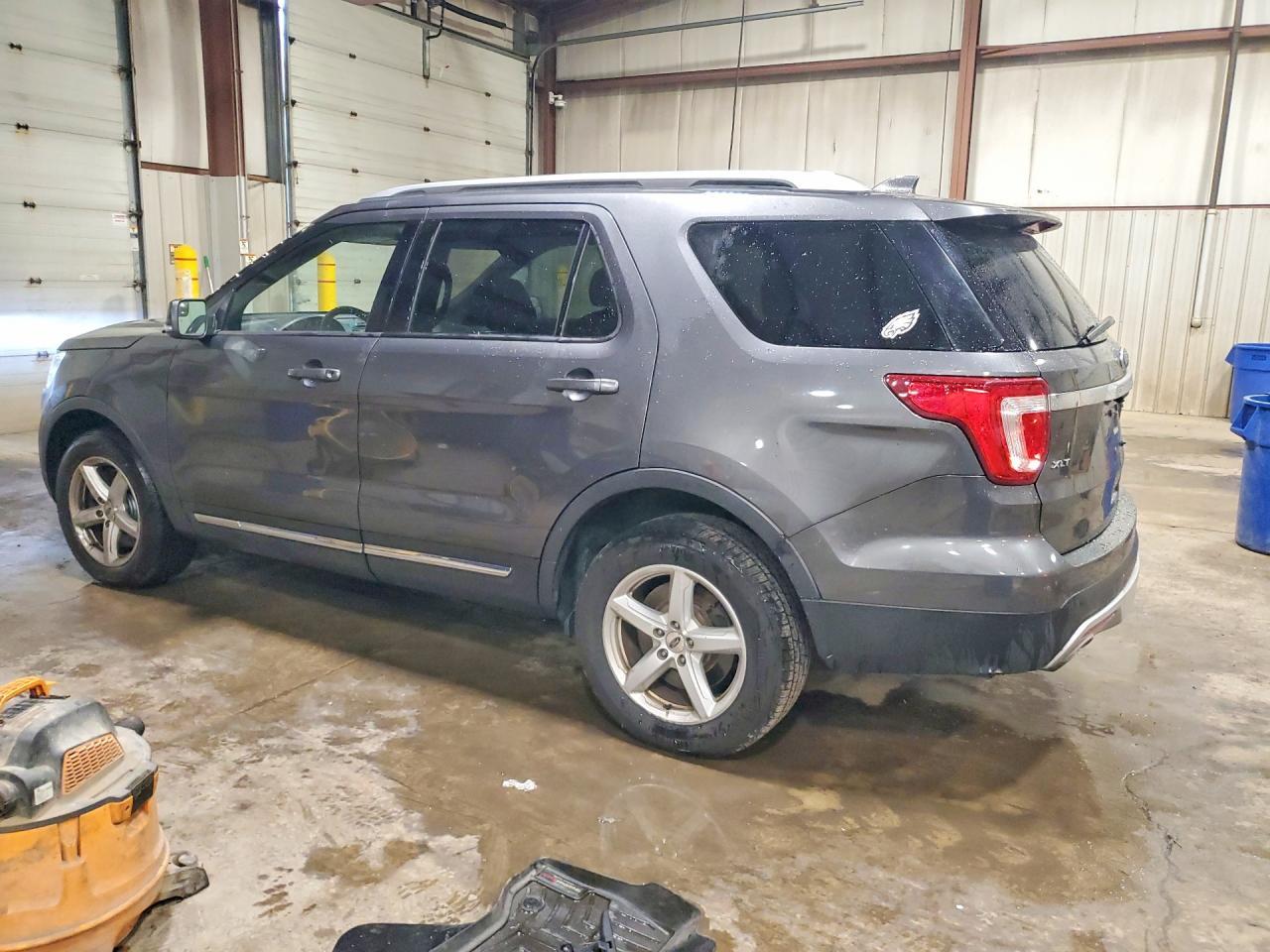 2016 Ford Explorer Xlt - zdjęcie 2