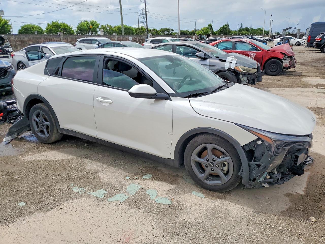 2025 Kia K4 Lxs - zdjęcie 4
