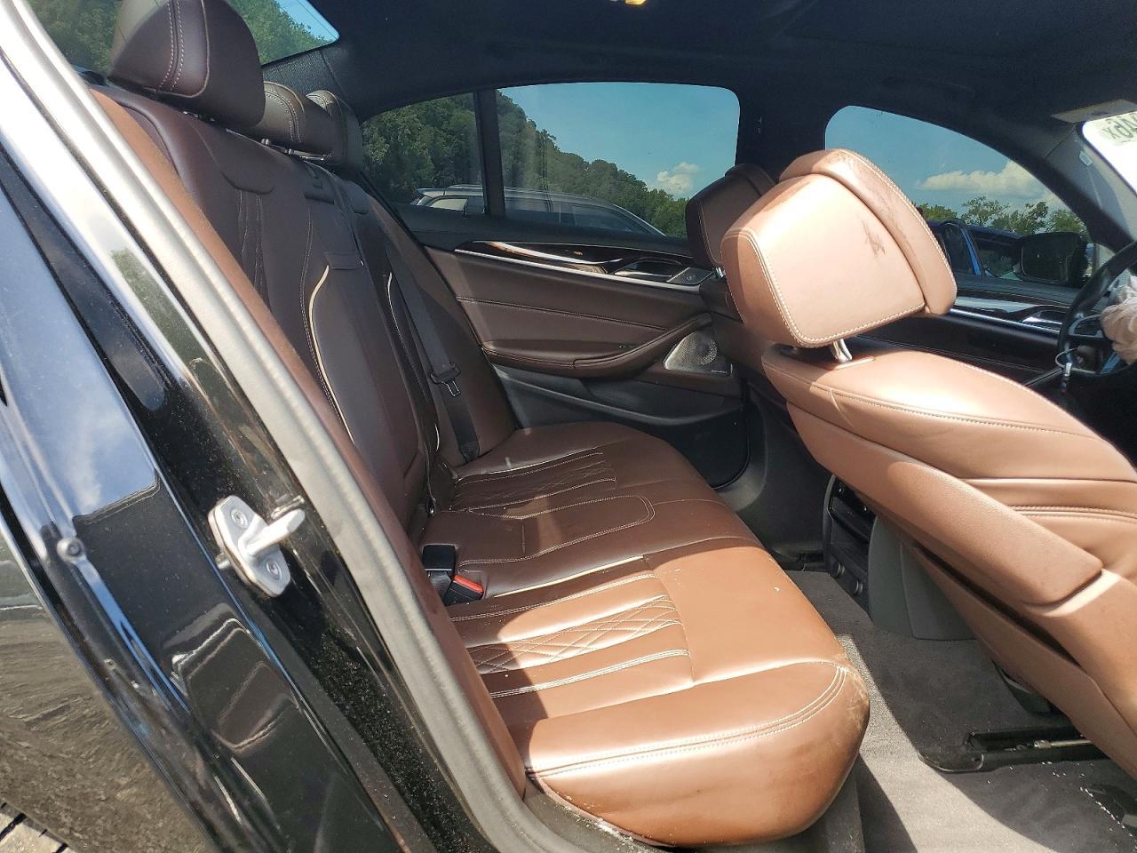 2017 BMW Seria 5 540i - zdjęcie 10