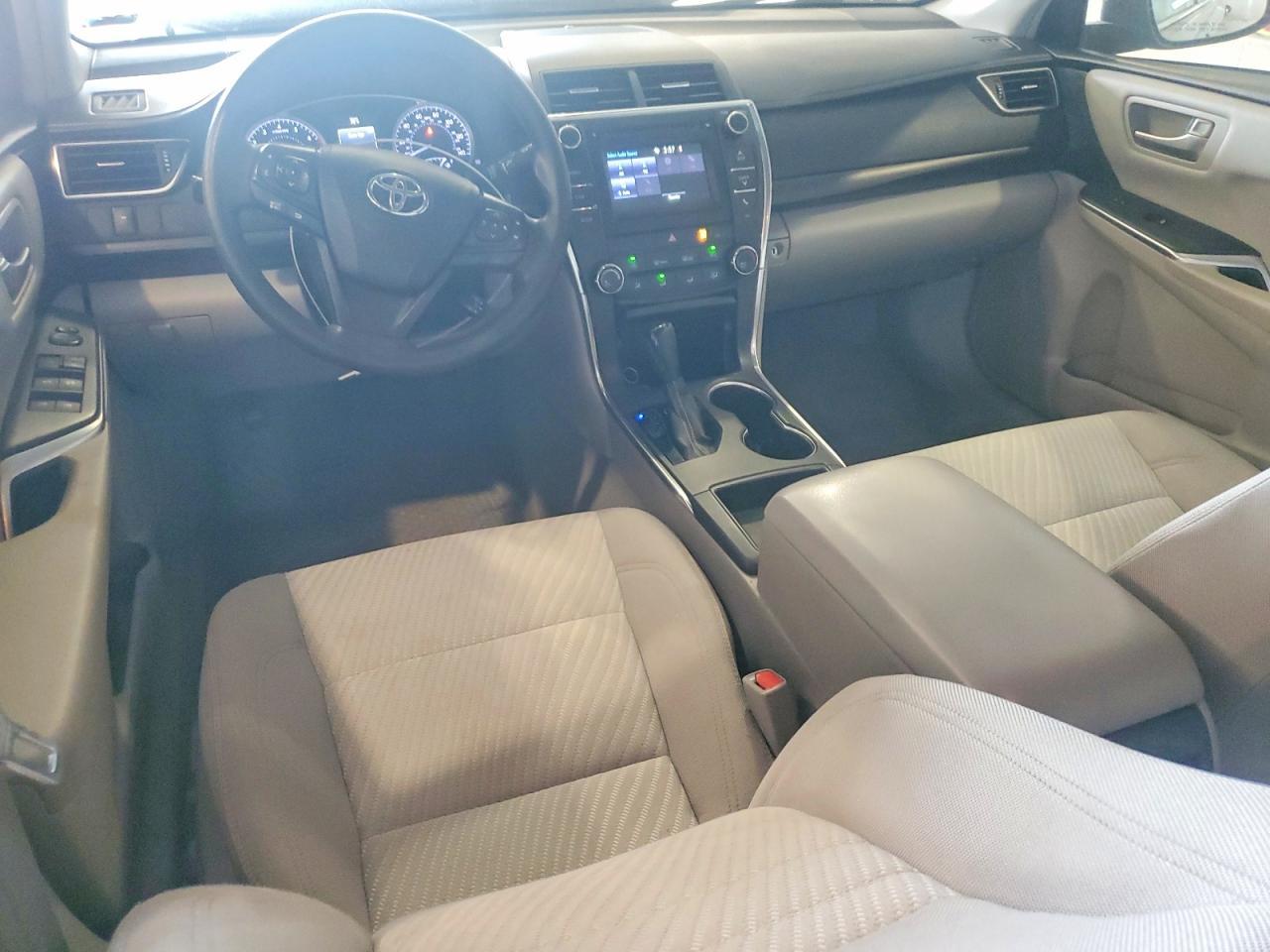 2017 Toyota Camry Le - zdjęcie 8