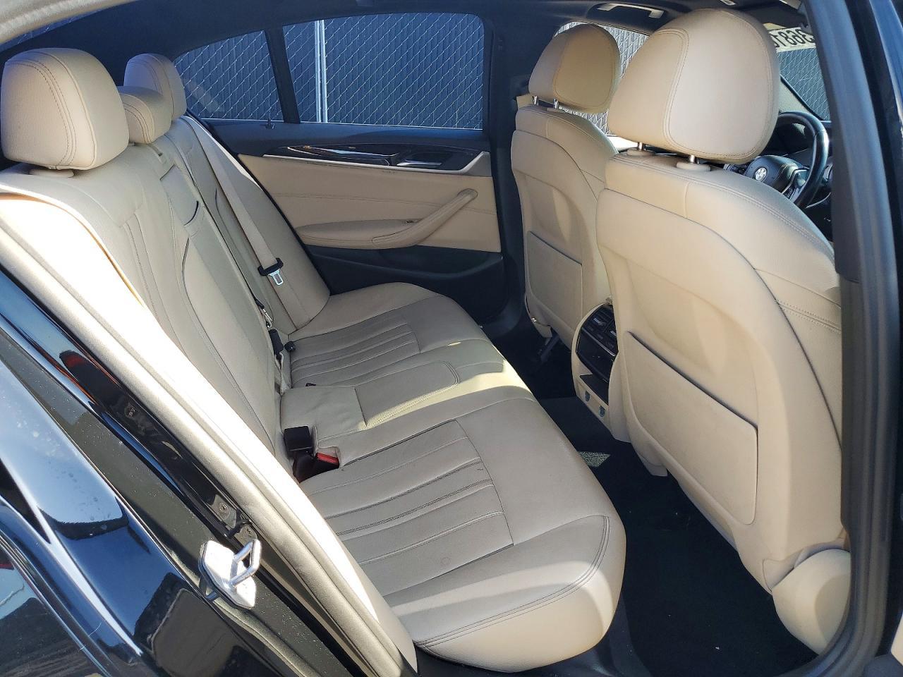2019 BMW 530 I - zdjęcie 10