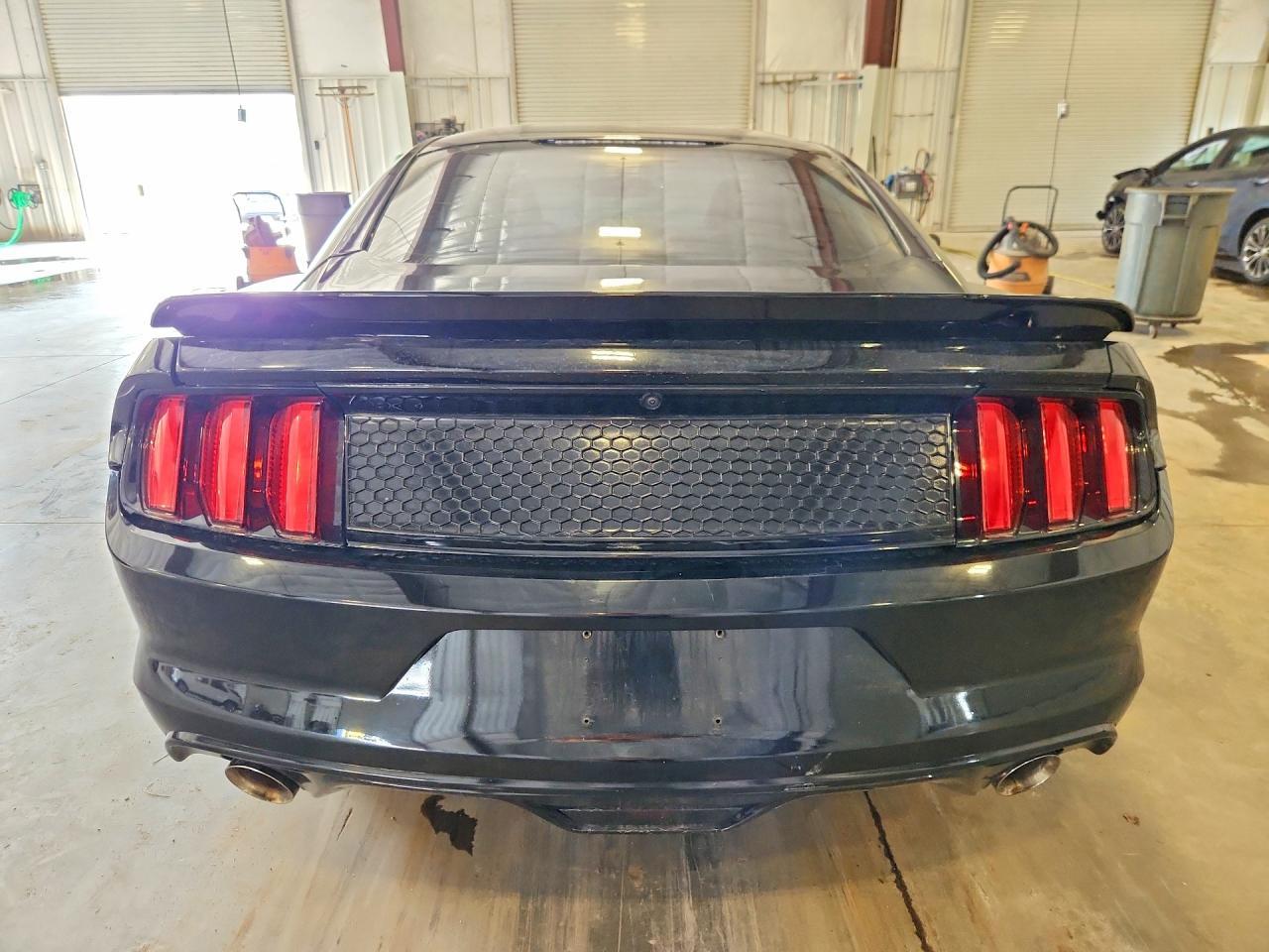 2015 Ford Mustang - zdjęcie 6
