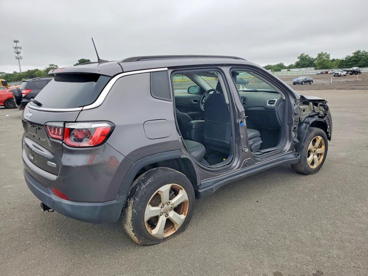 2019 Jeep Compass Latitude - zdjęcie 3