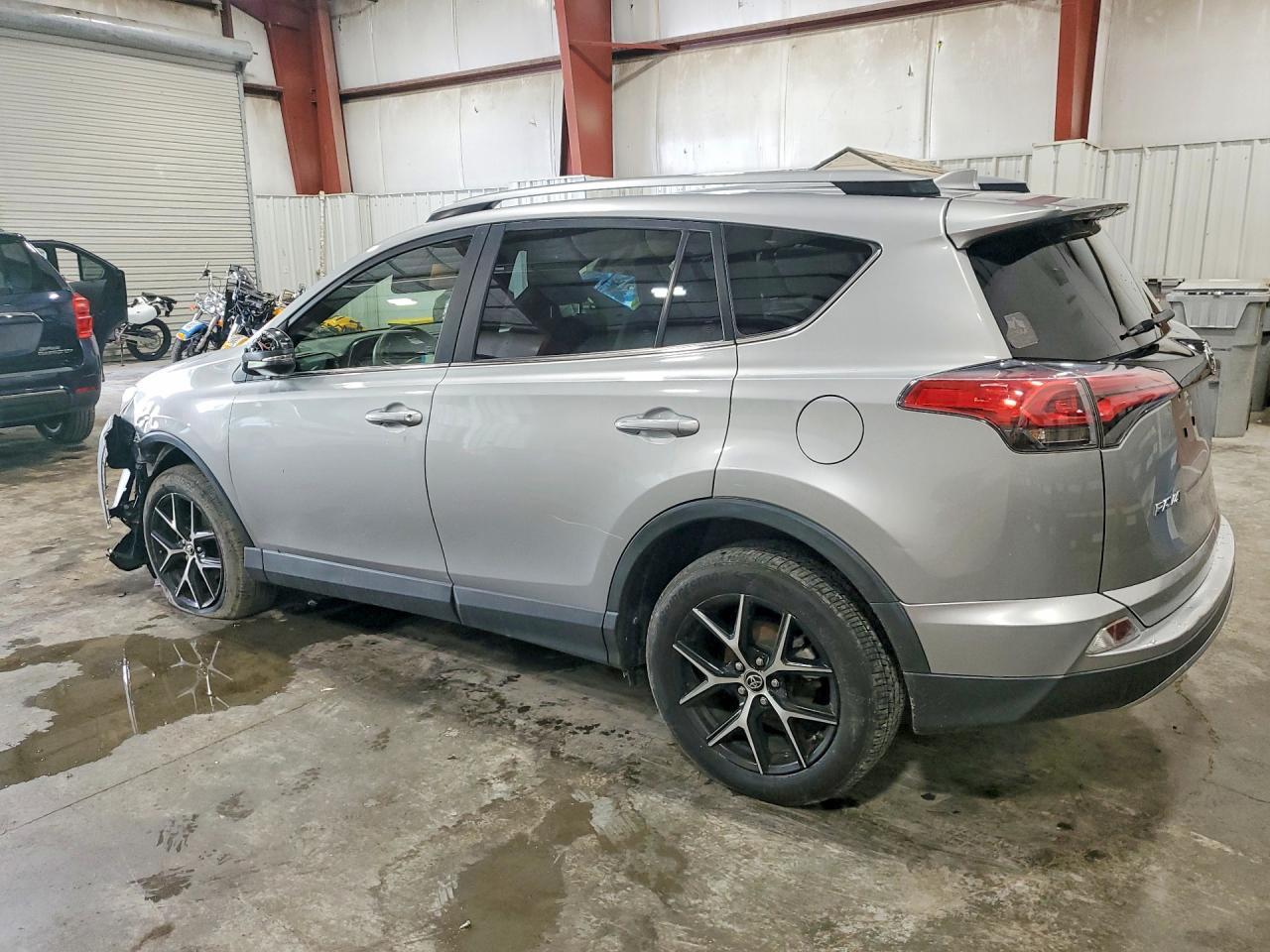 2018 Toyota Rav4 Se - zdjęcie 2