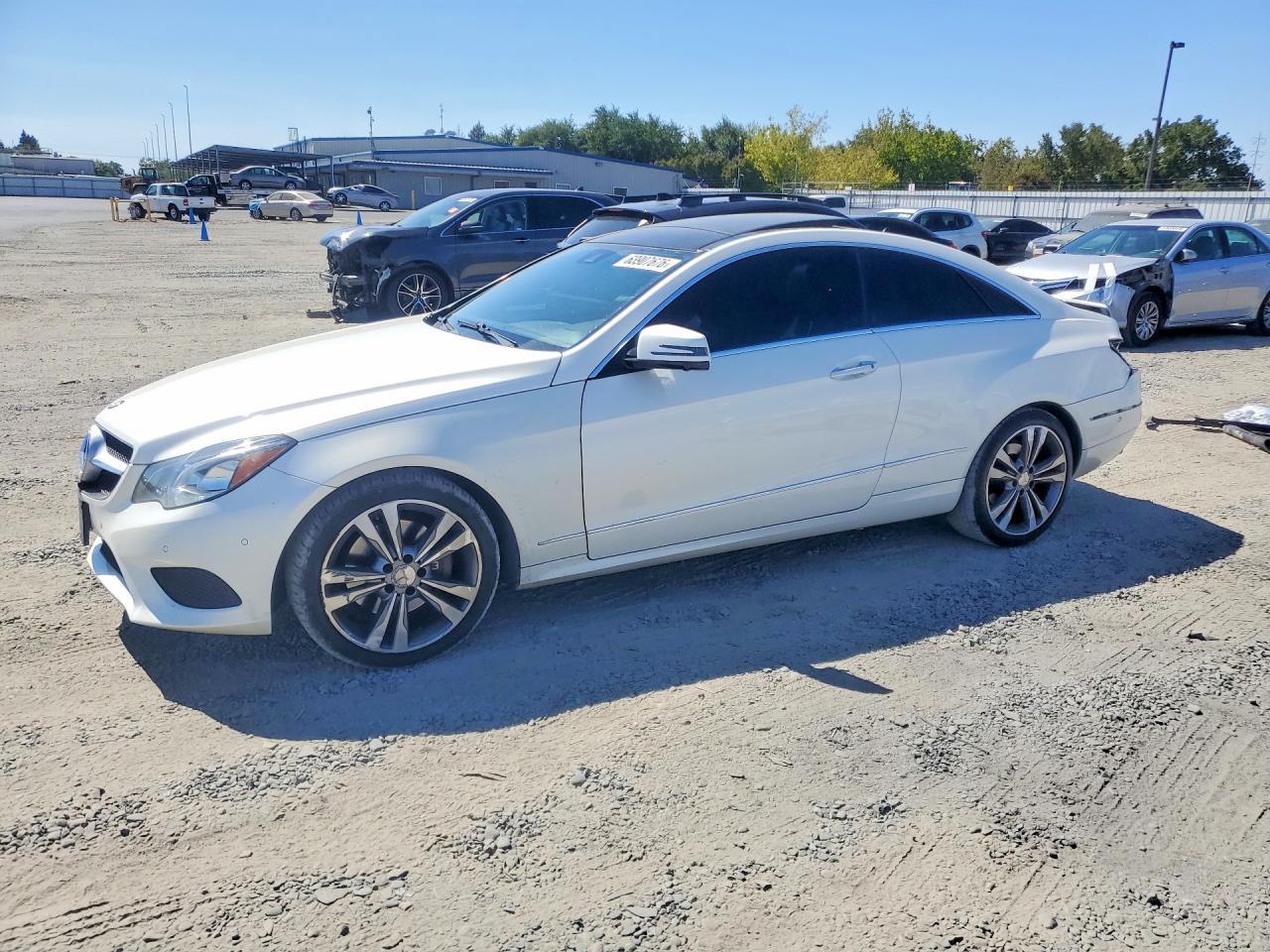2014 Mercedes-Benz E 350 - zdjęcie główne