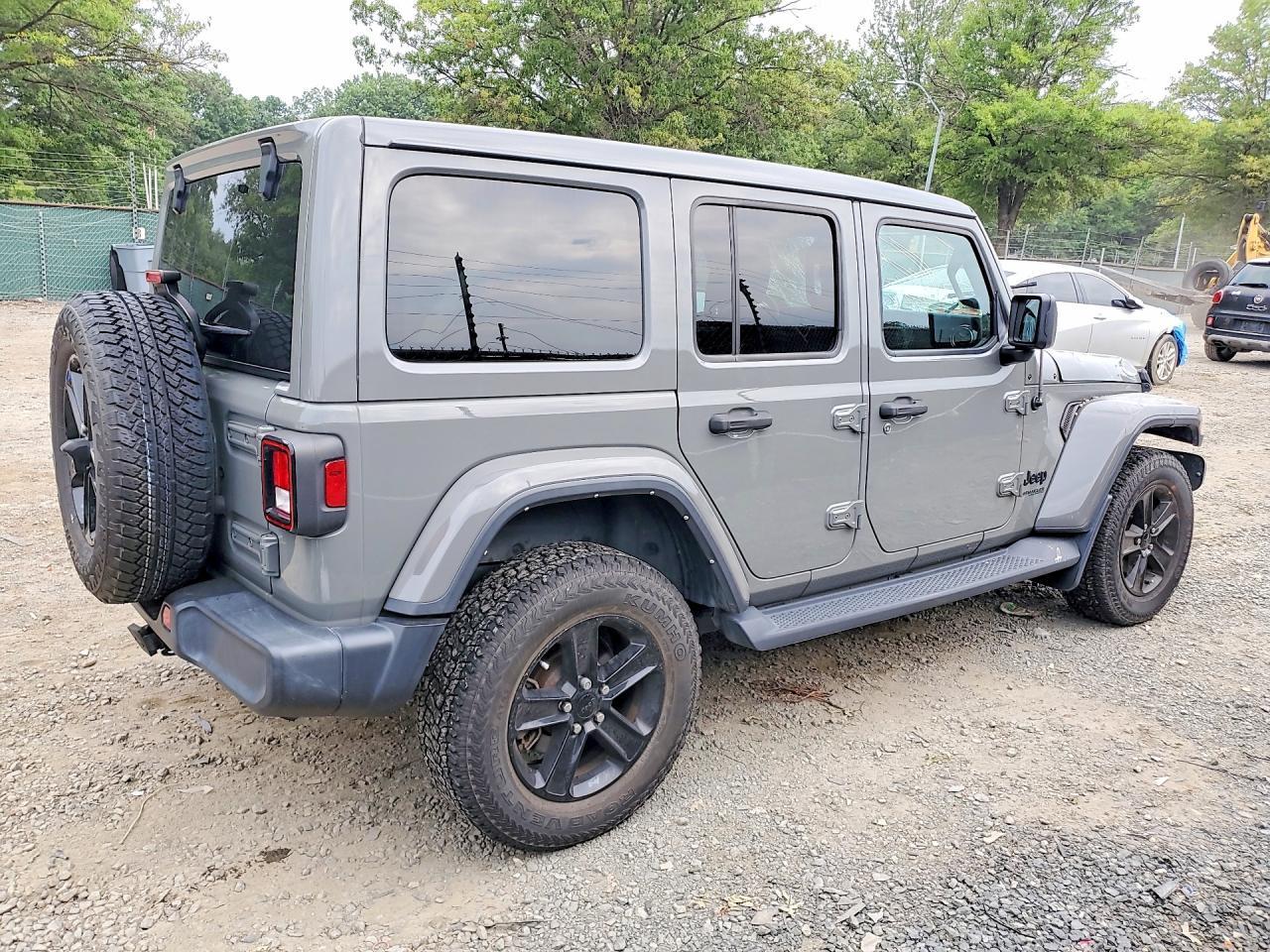 2021 Jeep Wrangler Unlimited Sahara - zdjęcie 3