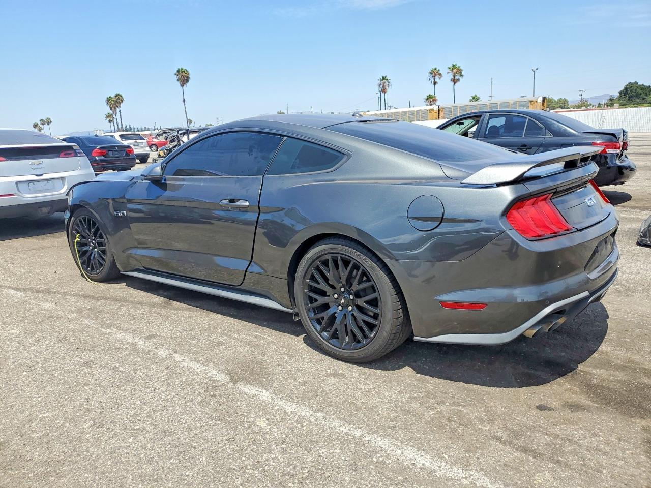 2020 Ford Mustang Gt - zdjęcie 2