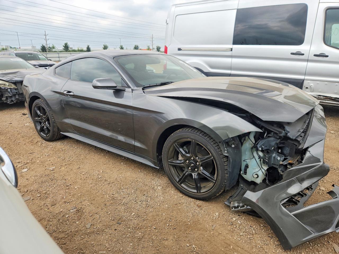 2019 Ford Mustang - zdjęcie 4
