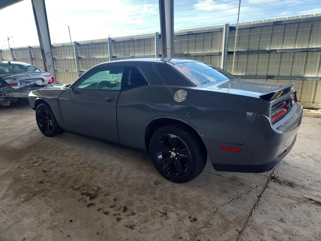 2017 Dodge Challenger Sxt - zdjęcie 2