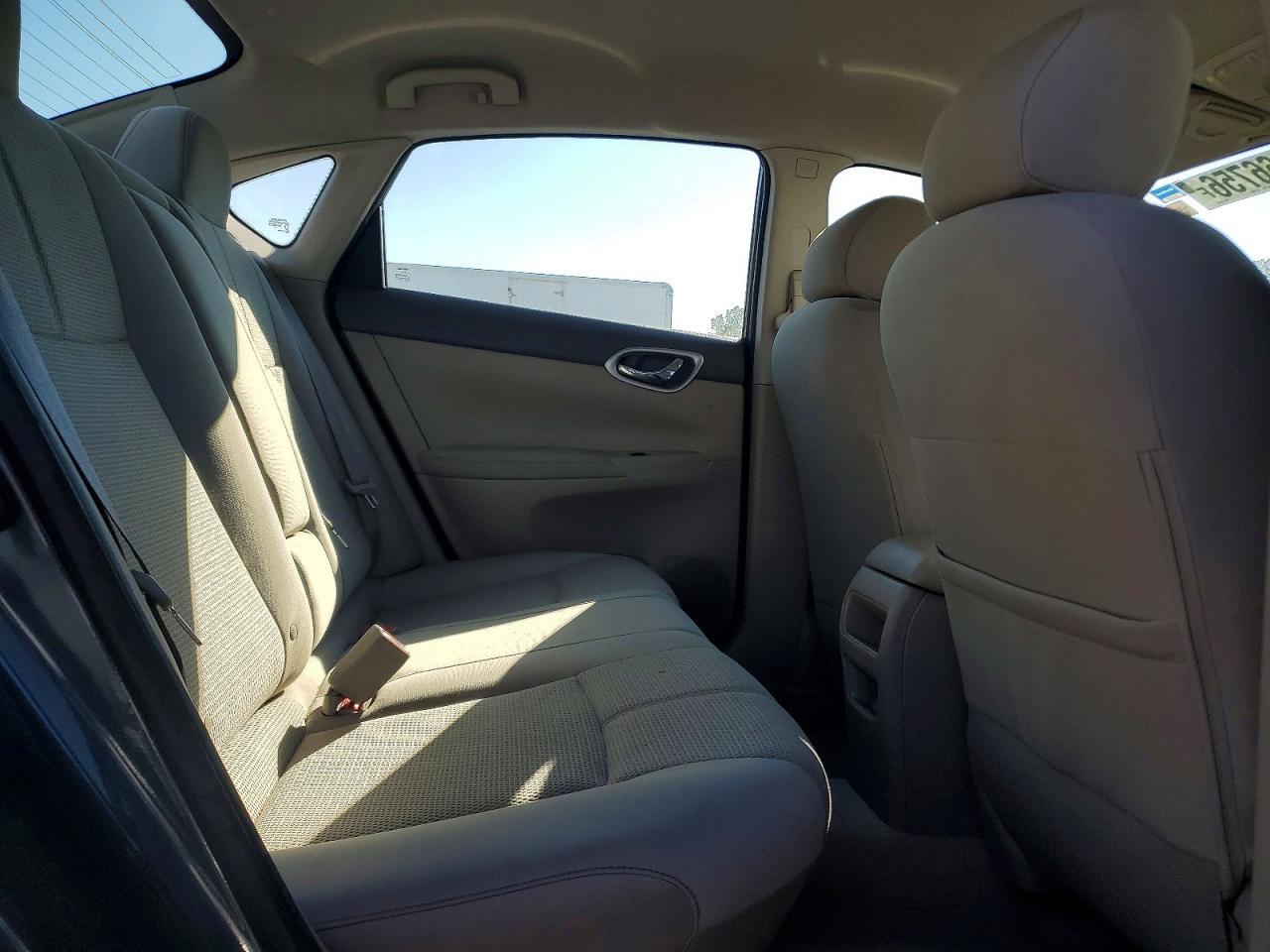2014 Nissan Sentra S - zdjęcie 10