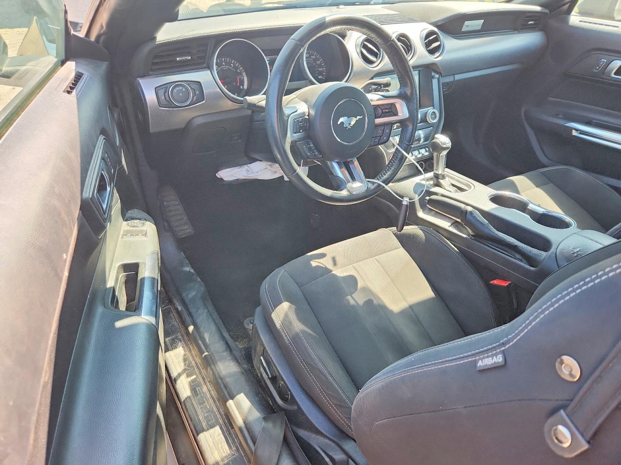 2019 Ford Mustang - zdjęcie 8