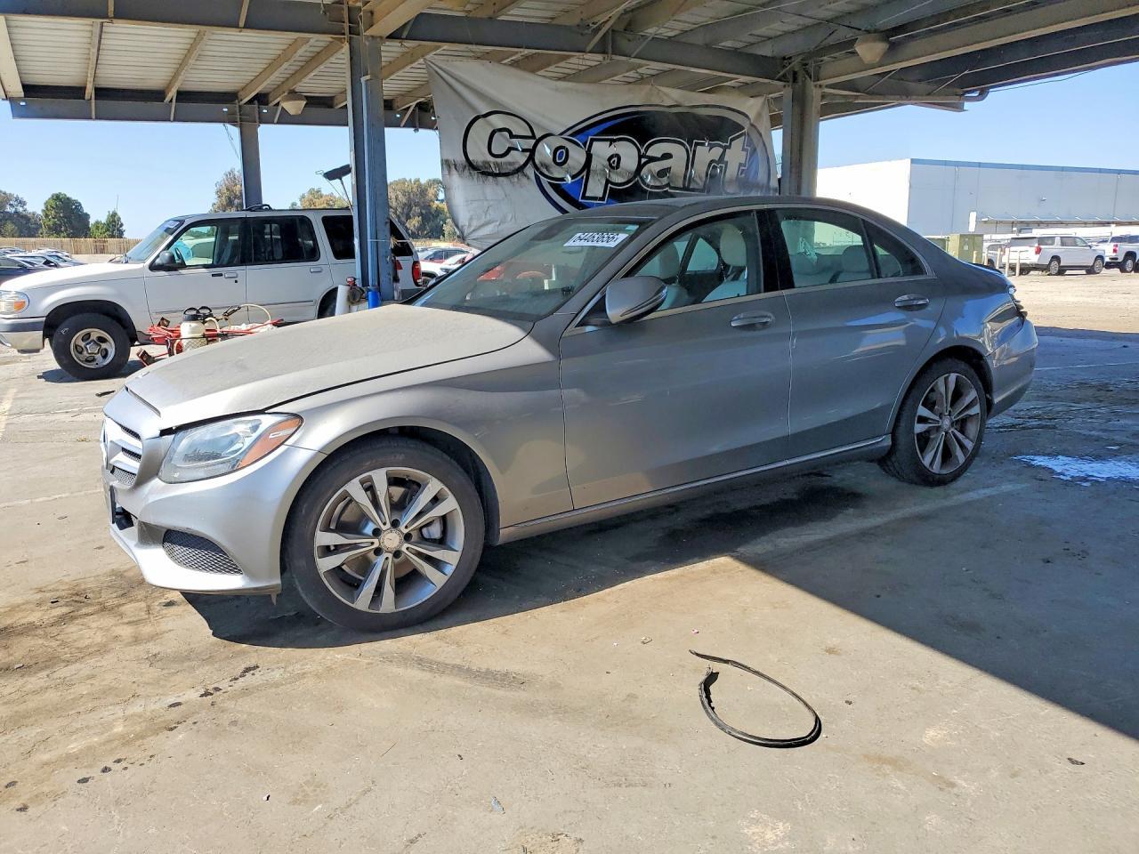 2016 Mercedes-Benz C 300 4Matic - zdjęcie główne