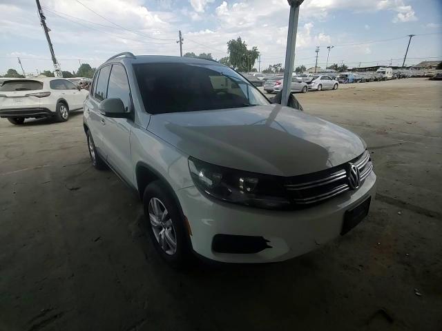 2015 Volkswagen Tiguan S - zdjęcie 14