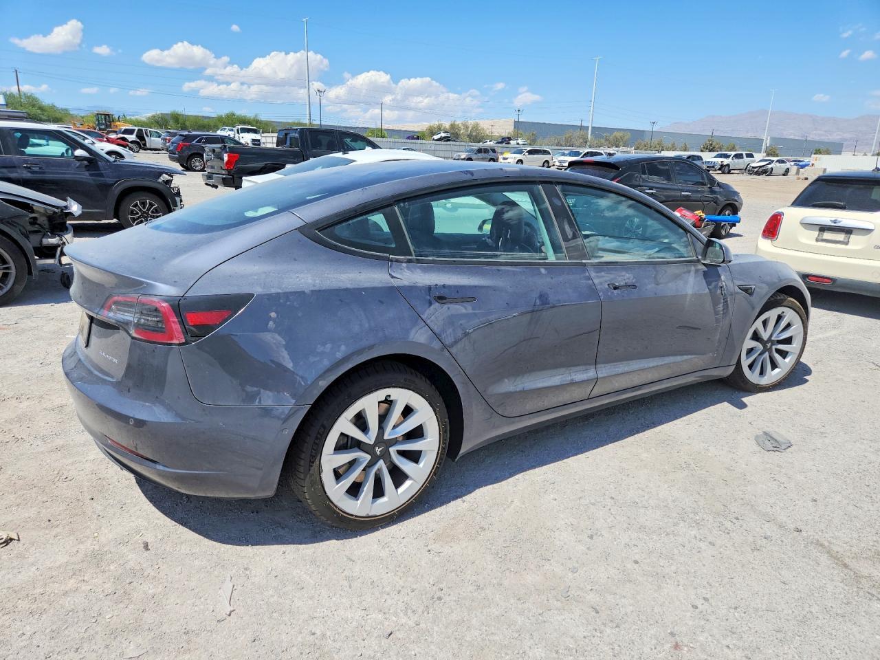 2022 Tesla Model 3 - zdjęcie 3