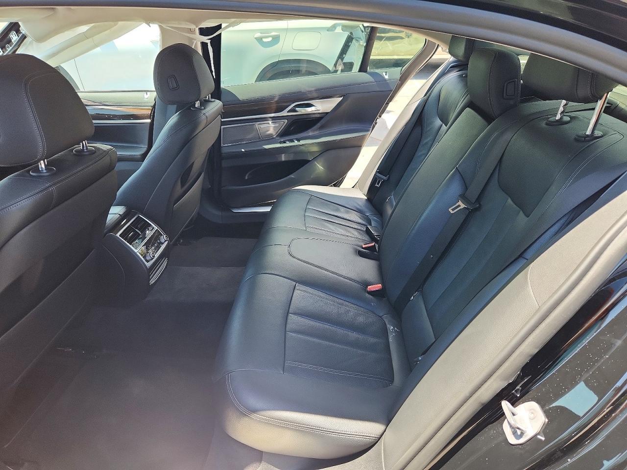 2019 BMW 740 I - zdjęcie 10