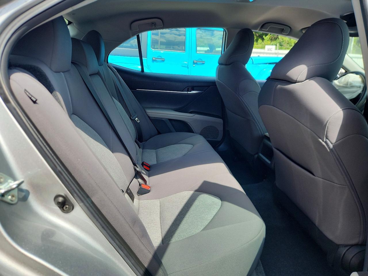 2022 Toyota Camry Le - zdjęcie 10