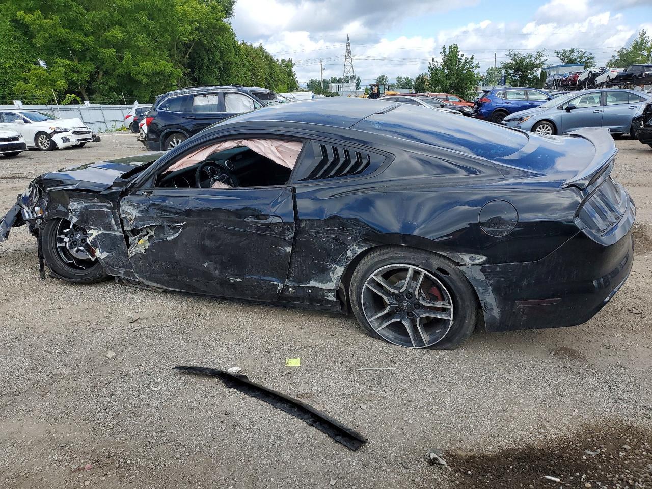 2017 Ford Mustang - zdjęcie 2