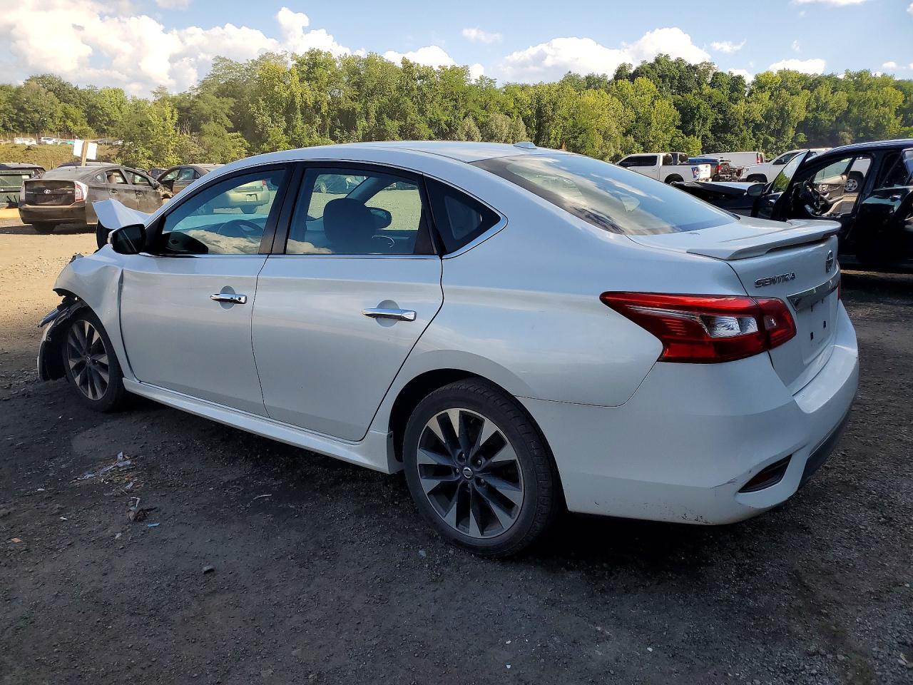 2018 Nissan Sentra Sr - zdjęcie 2