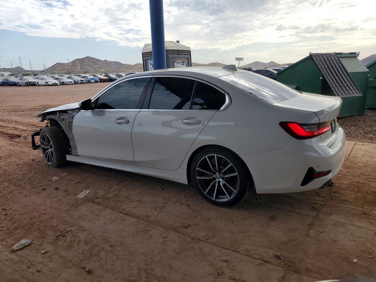 2020 BMW 330I - zdjęcie 2